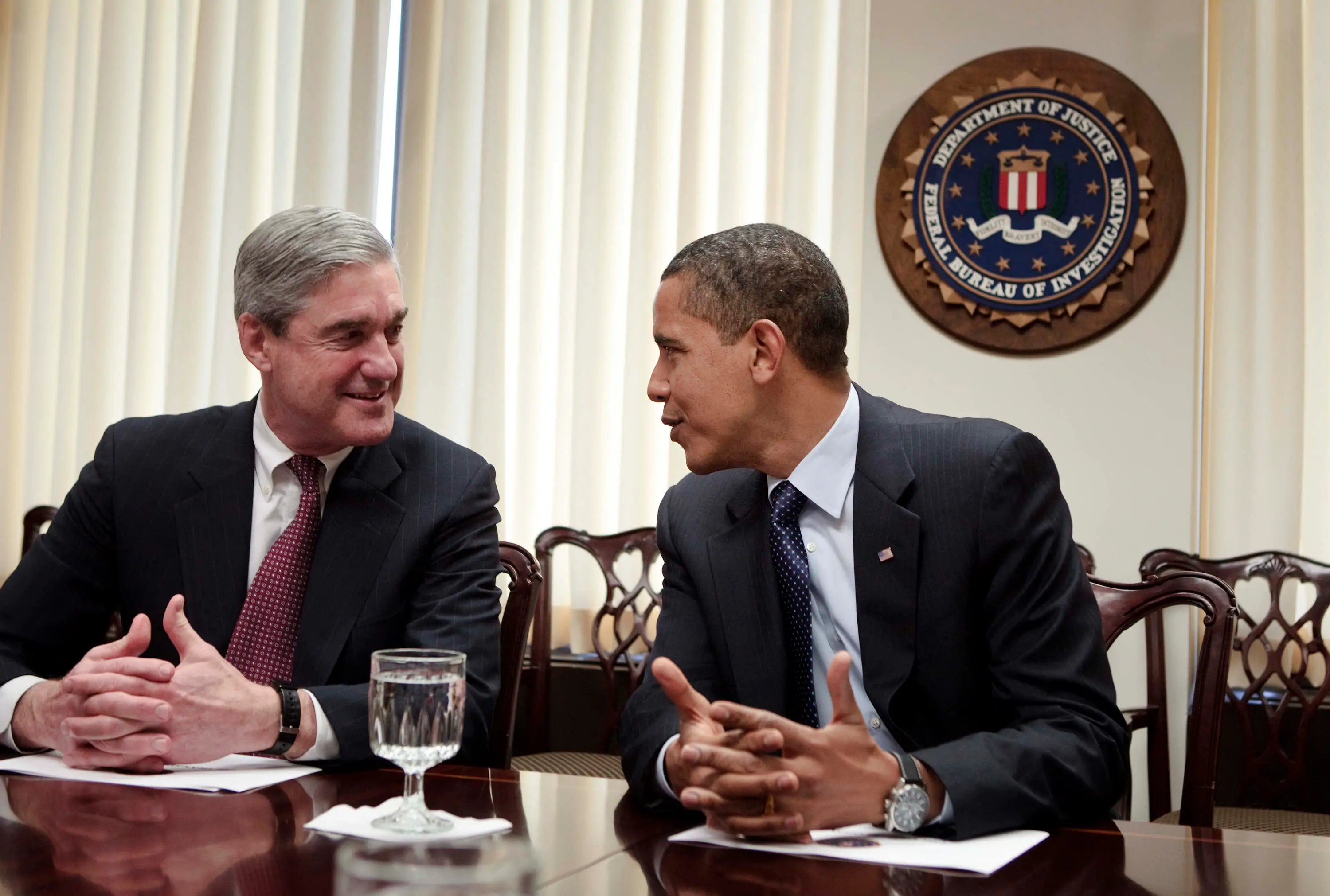 Robert Mueller and Barack Obama pictured in 2009 (Brendan Smialowski/Bloomberg via Getty Images)