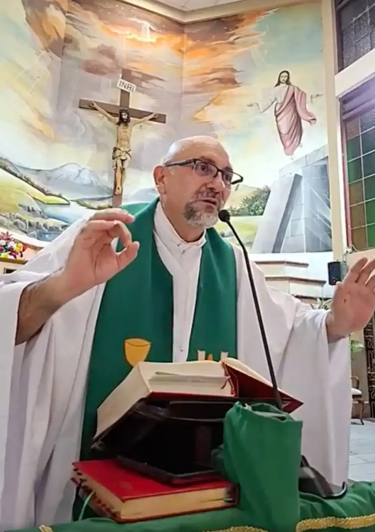 The priest's final words reflected on death (Facebook/ Patricio Sanchez)