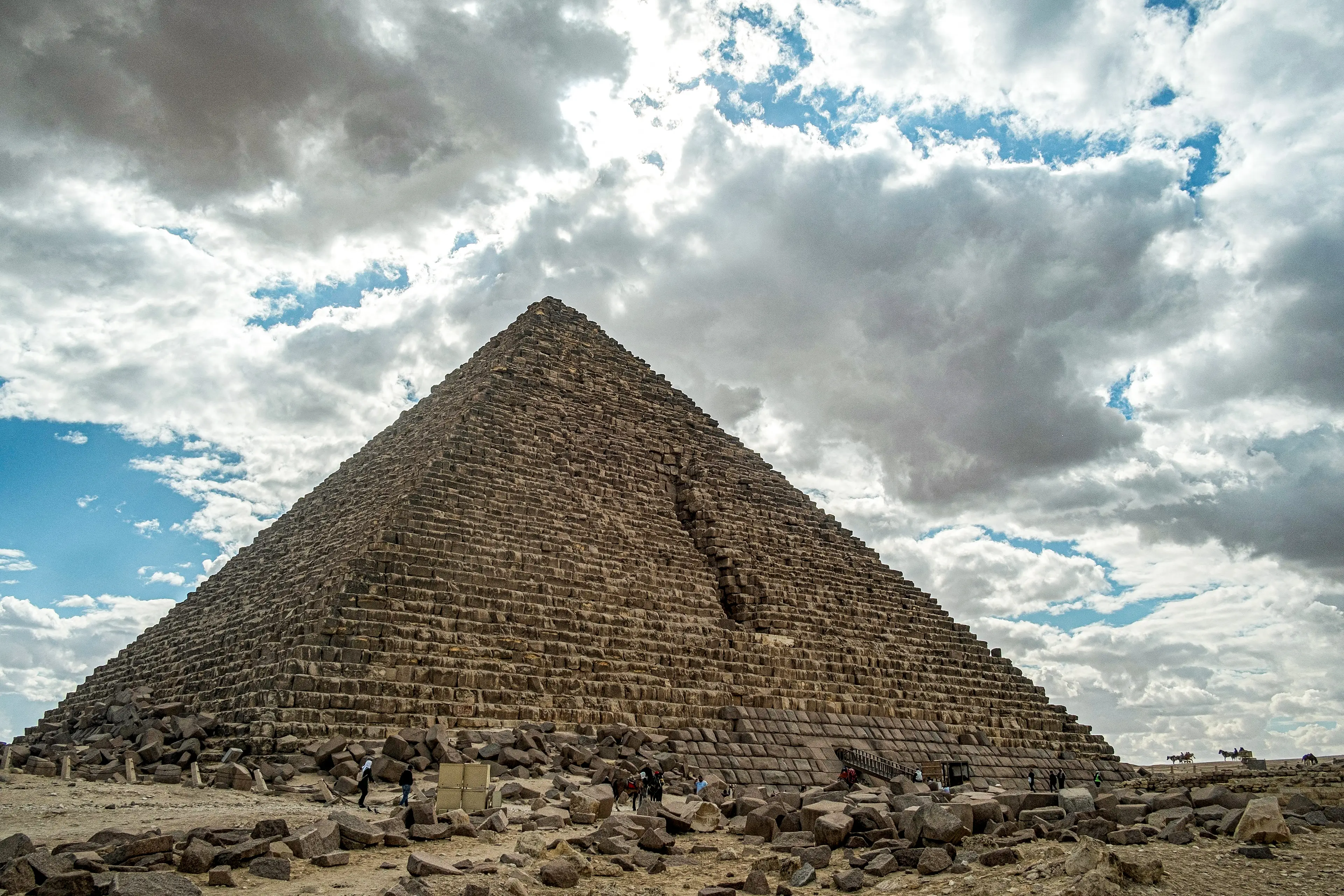Building the pyramids with modern technology would still prove to be unbelievably difficult (KHALED DESOUKI/AFP via Getty Images)