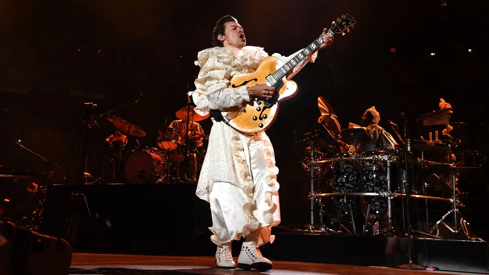 Harry Styles performing in MSG in 2021 during Halloween (Photo by Kevin Mazur/Getty Images for HS)