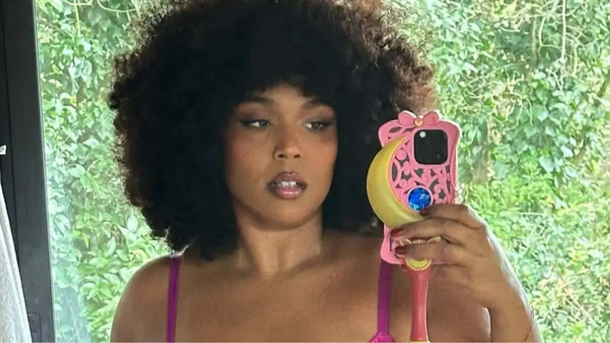 Instagram/lizzobeeating