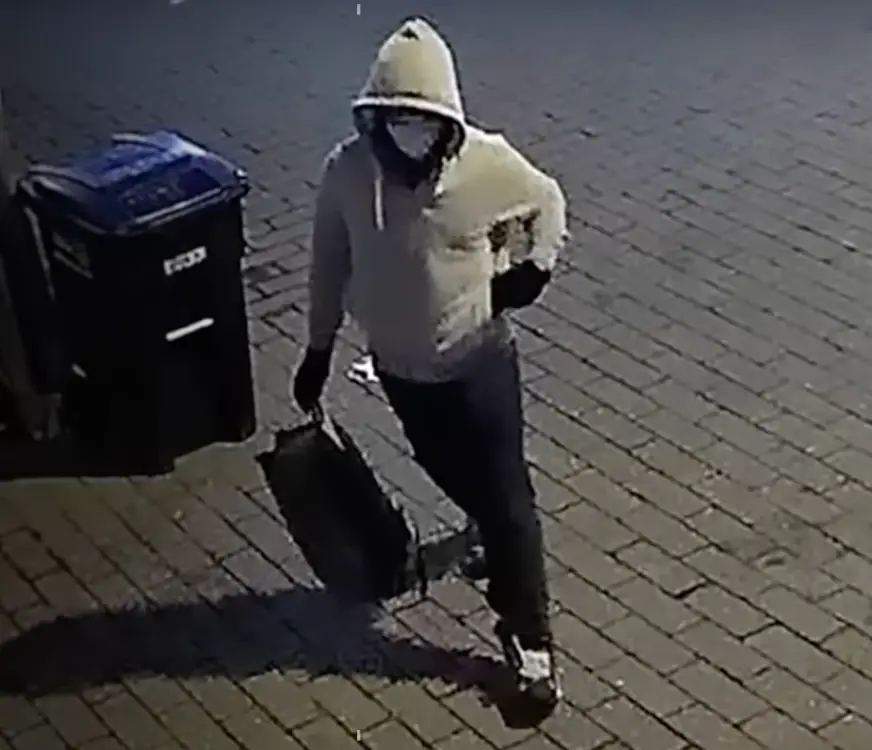 As recent as October 22 the FBI was still asking the public for information on the identity of the suspect (FBI)