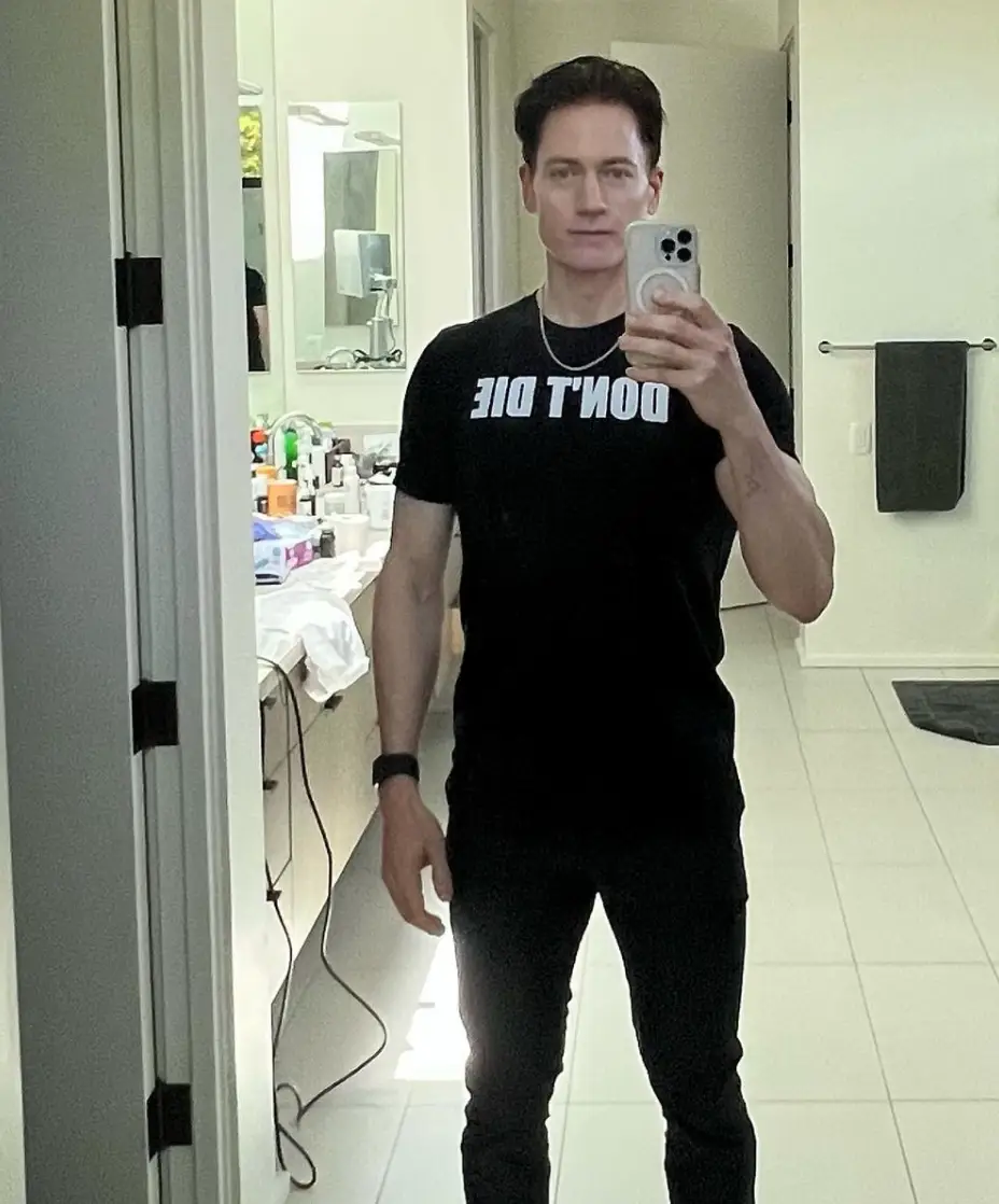 The 46-year-old has an odd list of requirements he looks for in potential partners and tells them 'ur not my #1 priority.'