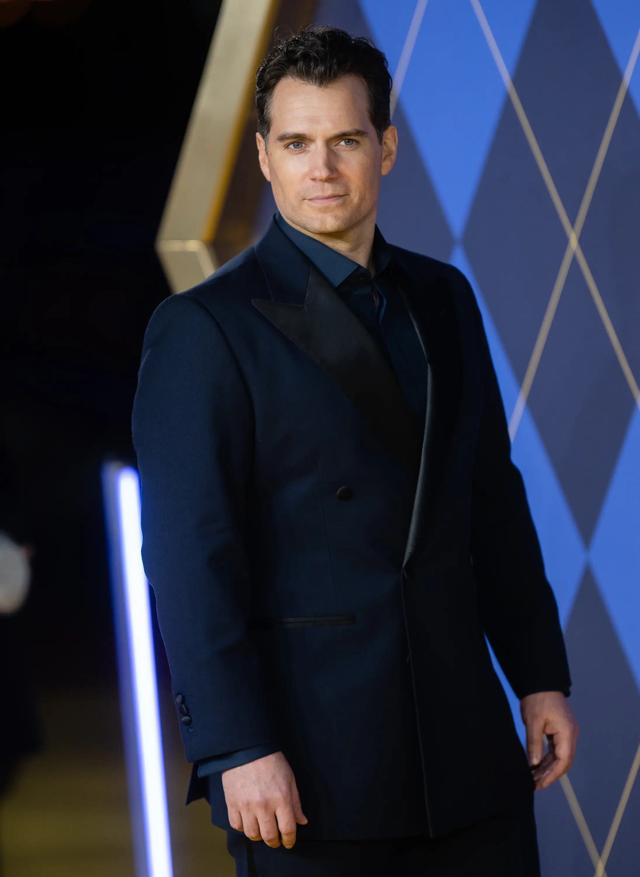 Henry Cavill is set to star and produce in the Warhammer project.