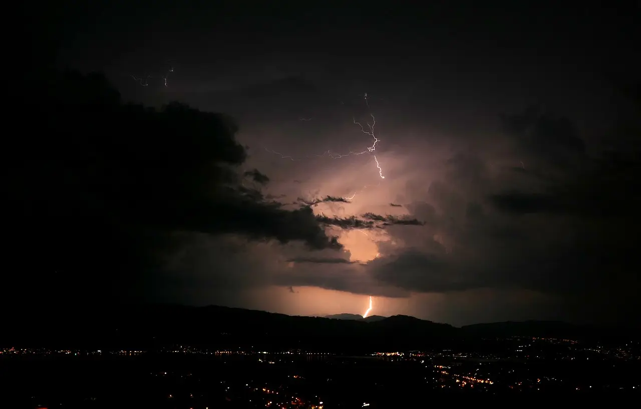 Lightning strikes are rare but can be deadly (Pixabay)