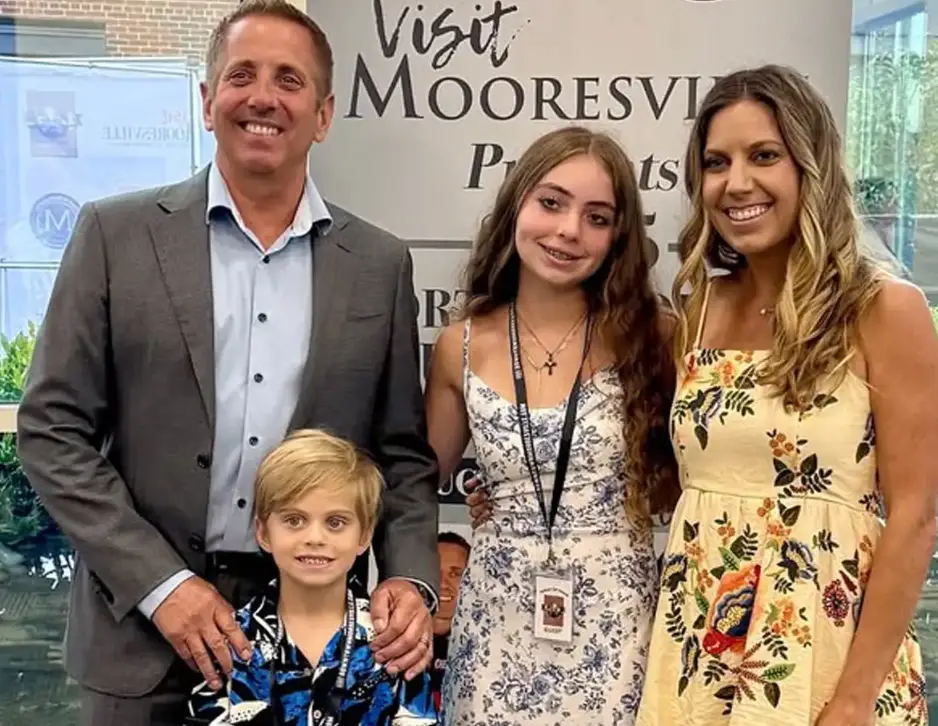 Greg and Christina Biffle with their two children, who all sadly died in the plane crash (Instagram/@giffle) 