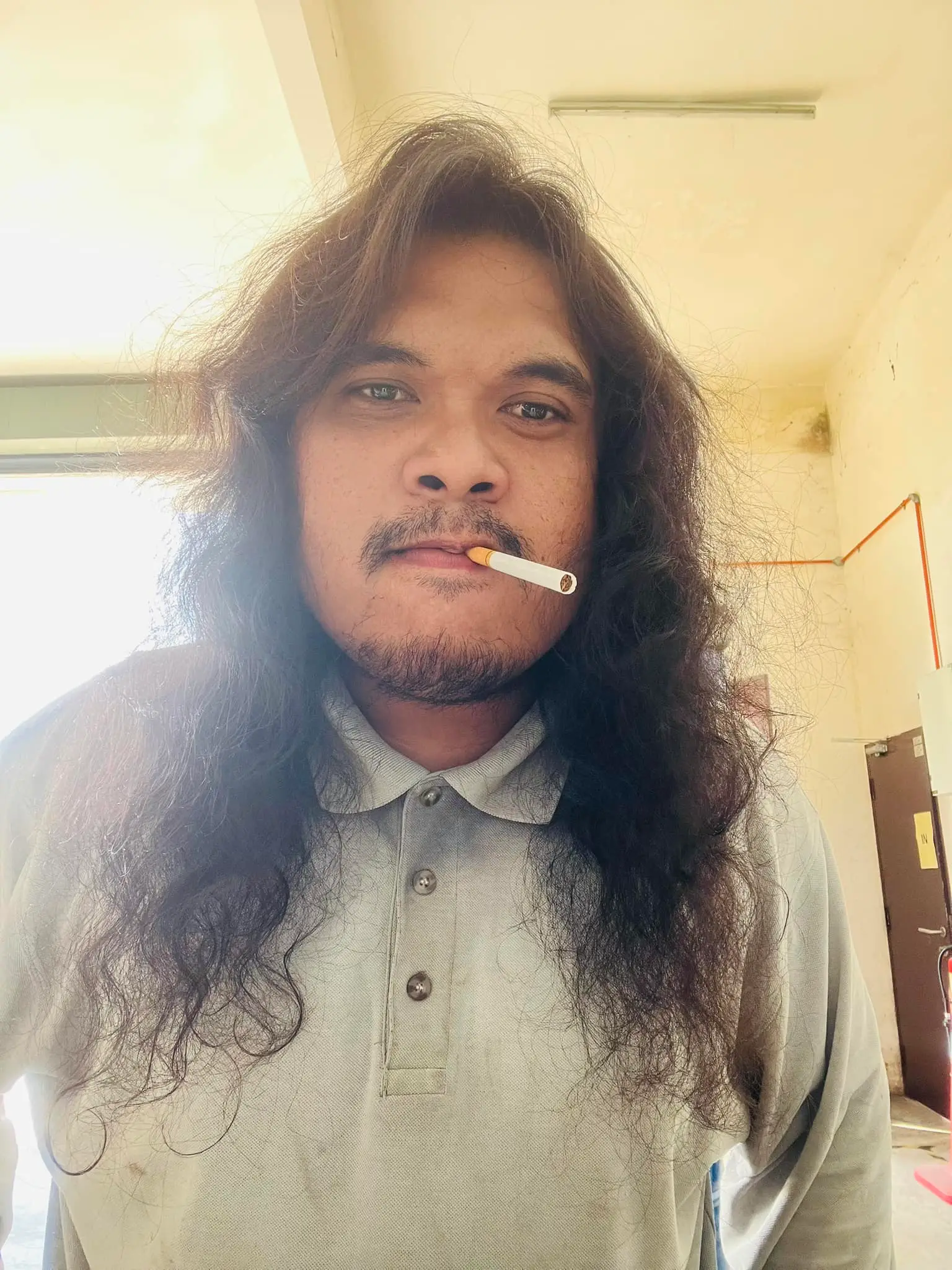 He posed his advertisement with this selfie (Facebook/Pesakit Sifar Cacar Monyek)