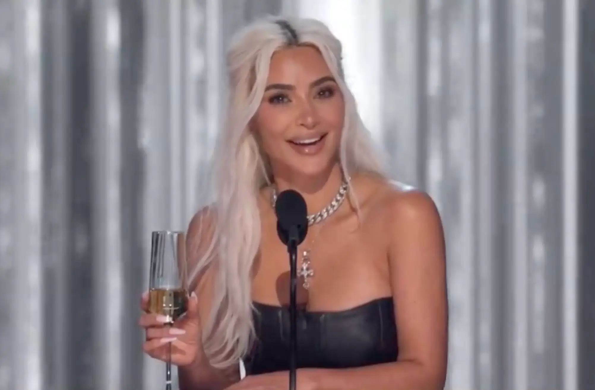 Kim paused in the middle of her joke and looked stunned at the audience after the booing. (Netflix)