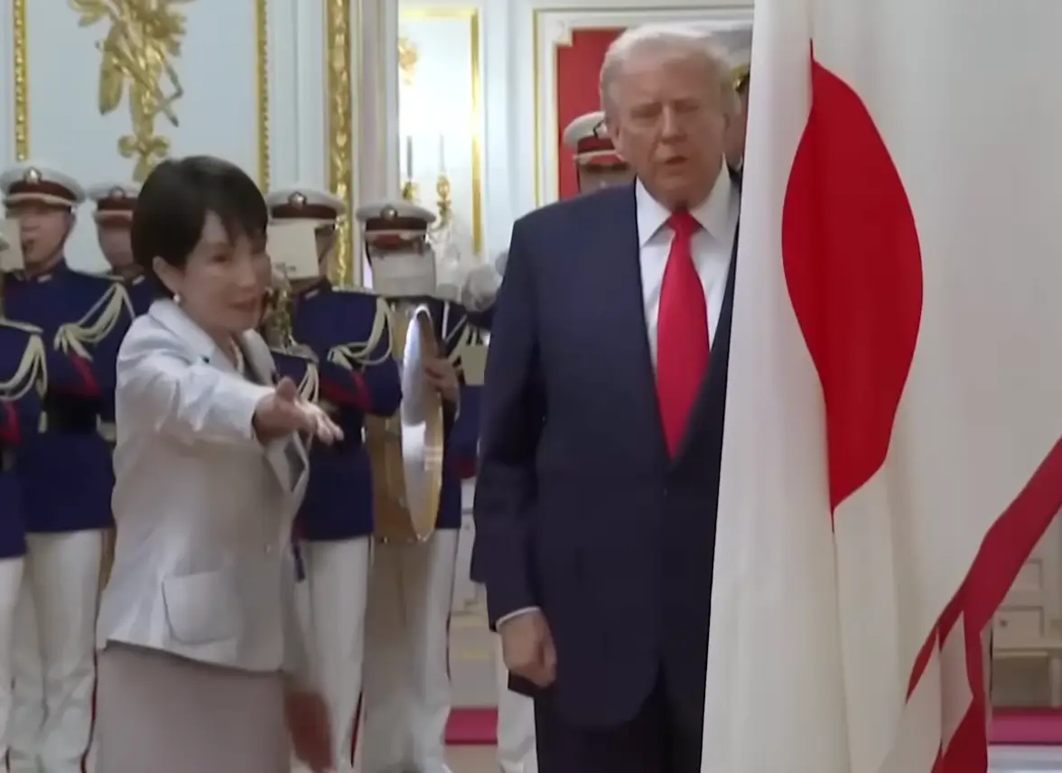 Trump walked off without bowing to the Japanese flag (DWS News/YouTube)