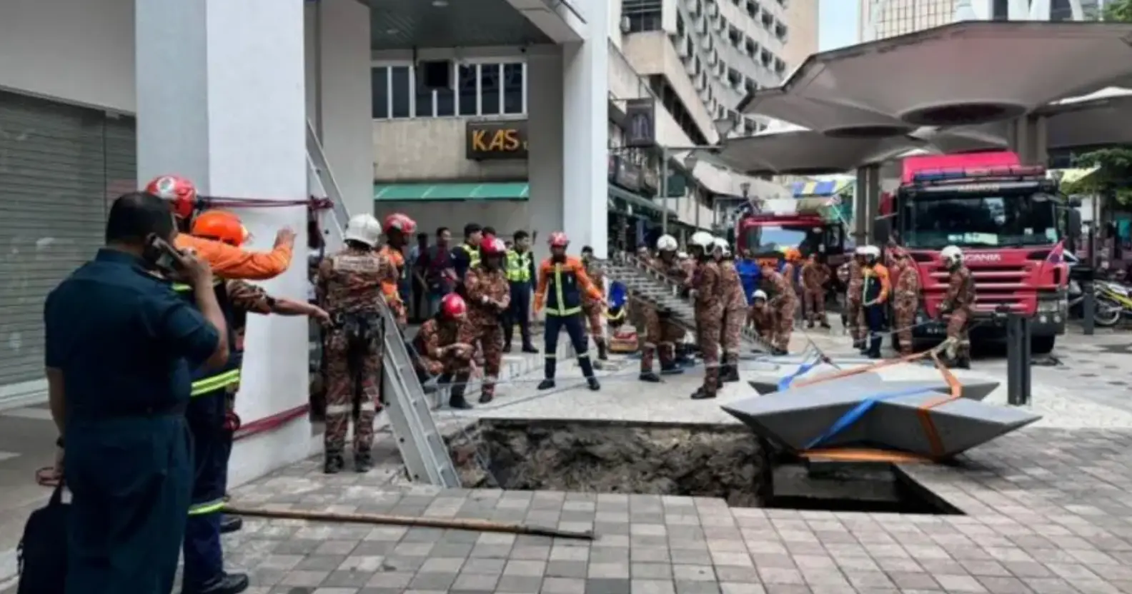 CCTV footage captured the moment the woman fell into the ground. (Kuala Lumpur Fire and Rescue Department)