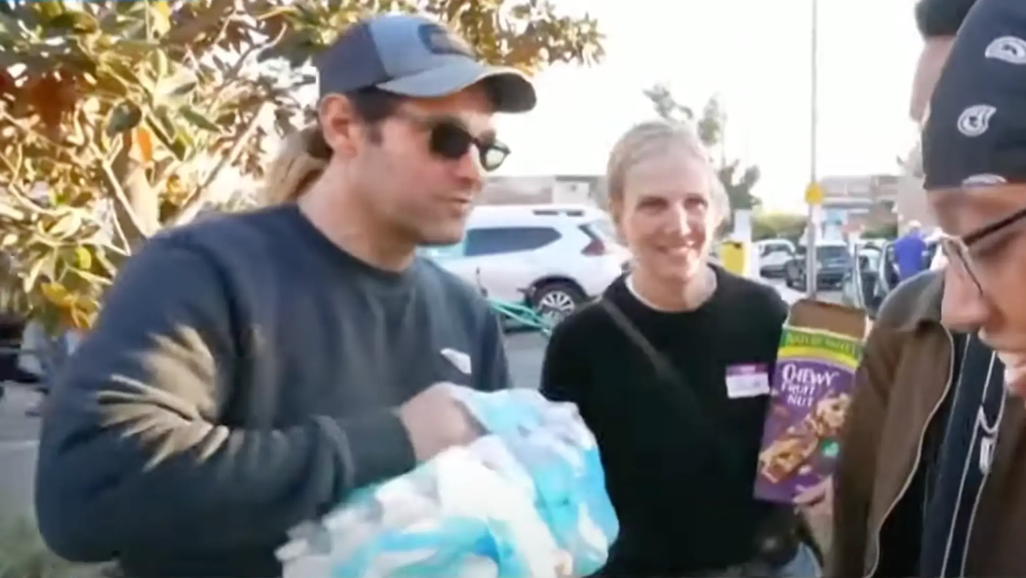 Paul Rudd visited Temple University, in Philadelphia, to hand out water bottles to 'impressive' students (Entertainment Tonight!)