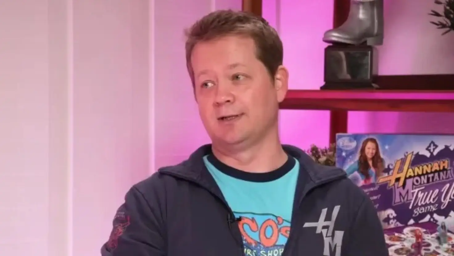 Jason Earles admitted he lied about his age when being cast (Best of Both Our Worlds podcast)