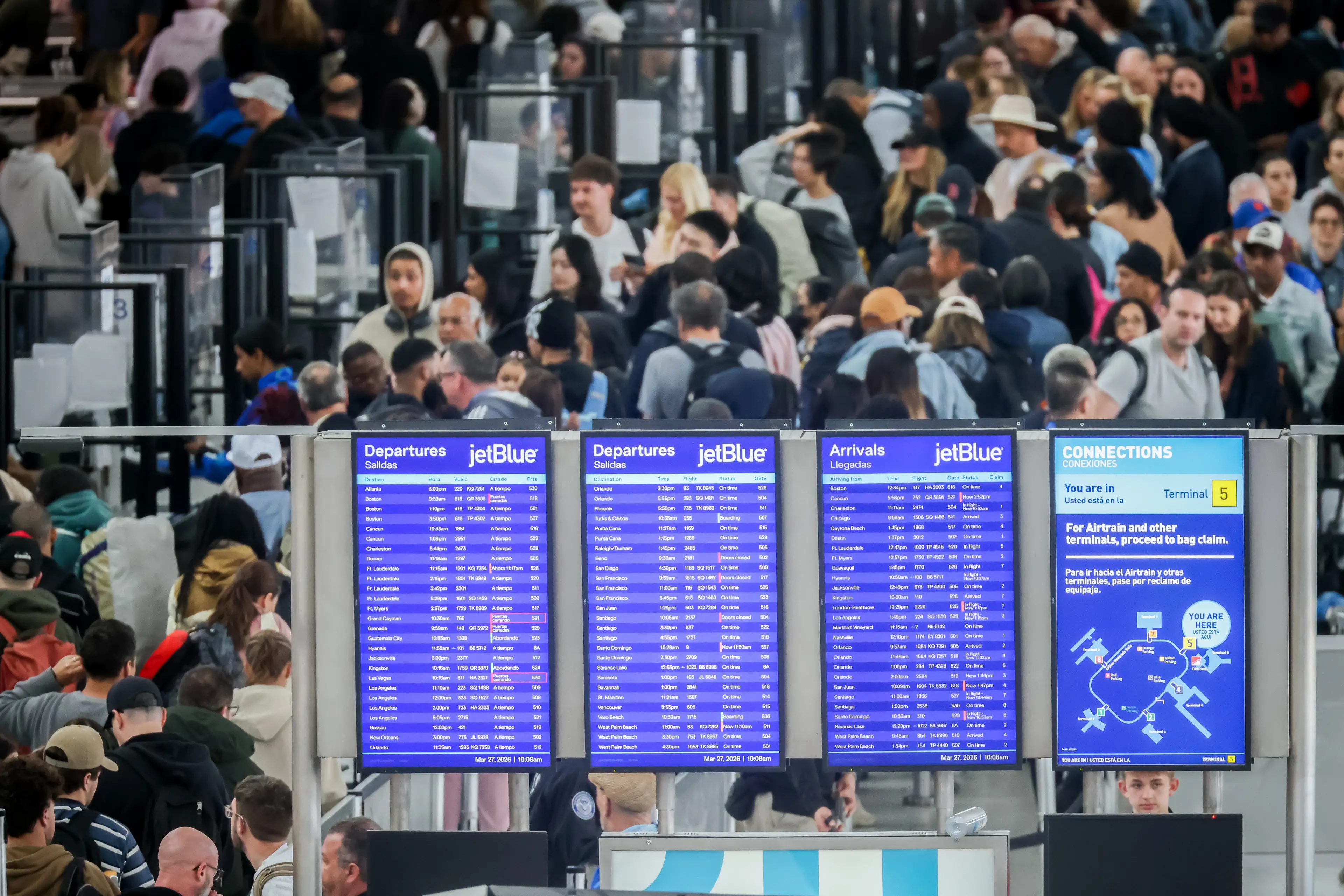 TSA employees are now getting paid, but it could be a while before the disruption is fully over (Michael Nagle/Bloomberg via Getty Images)