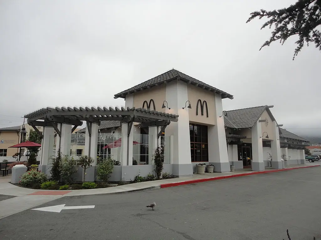 A McDonald's in Monterey, California, has black arches (Getty/Sebastiaan Kroes)