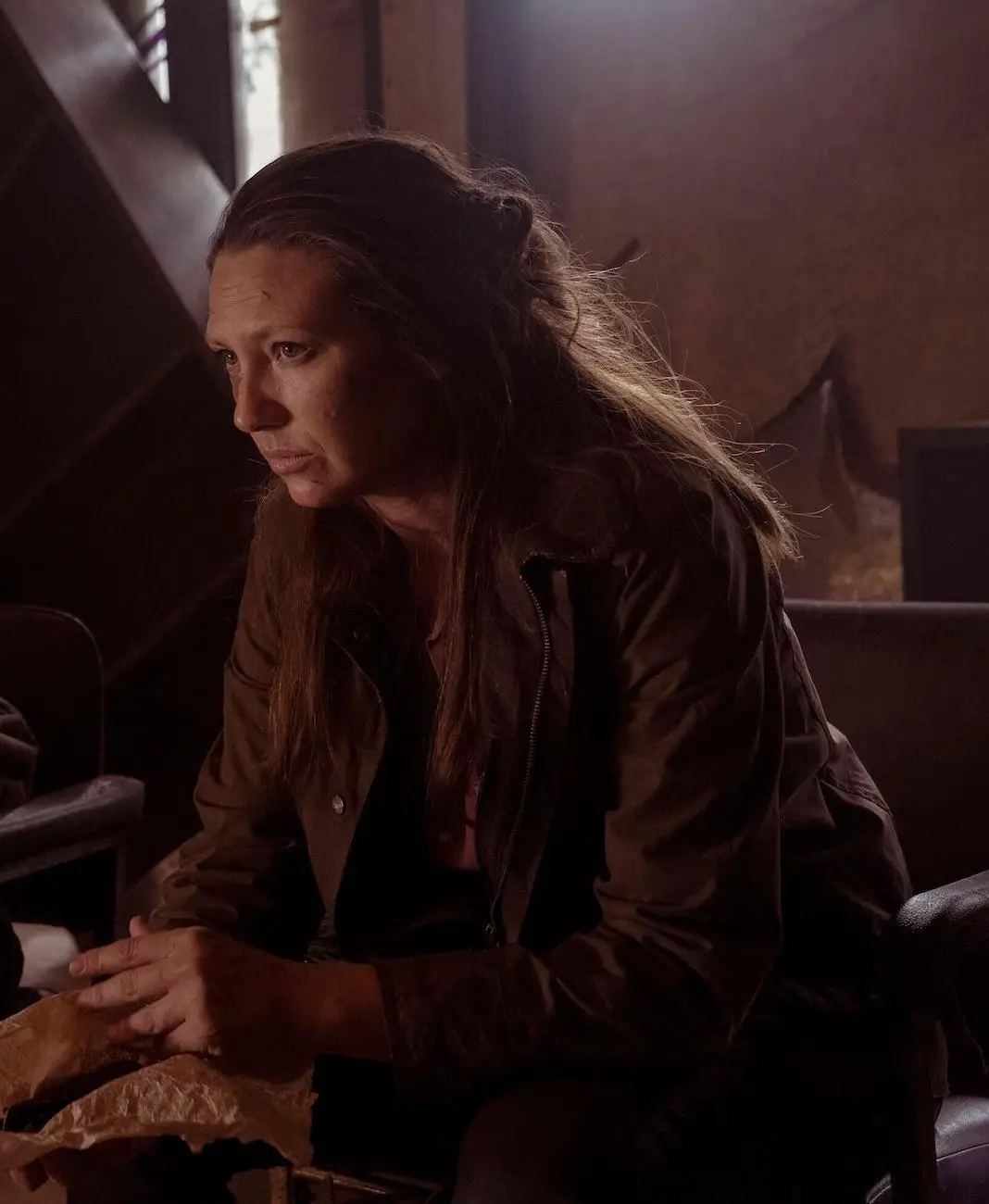 Anna Torv plays Joel's smuggler partner Tess.