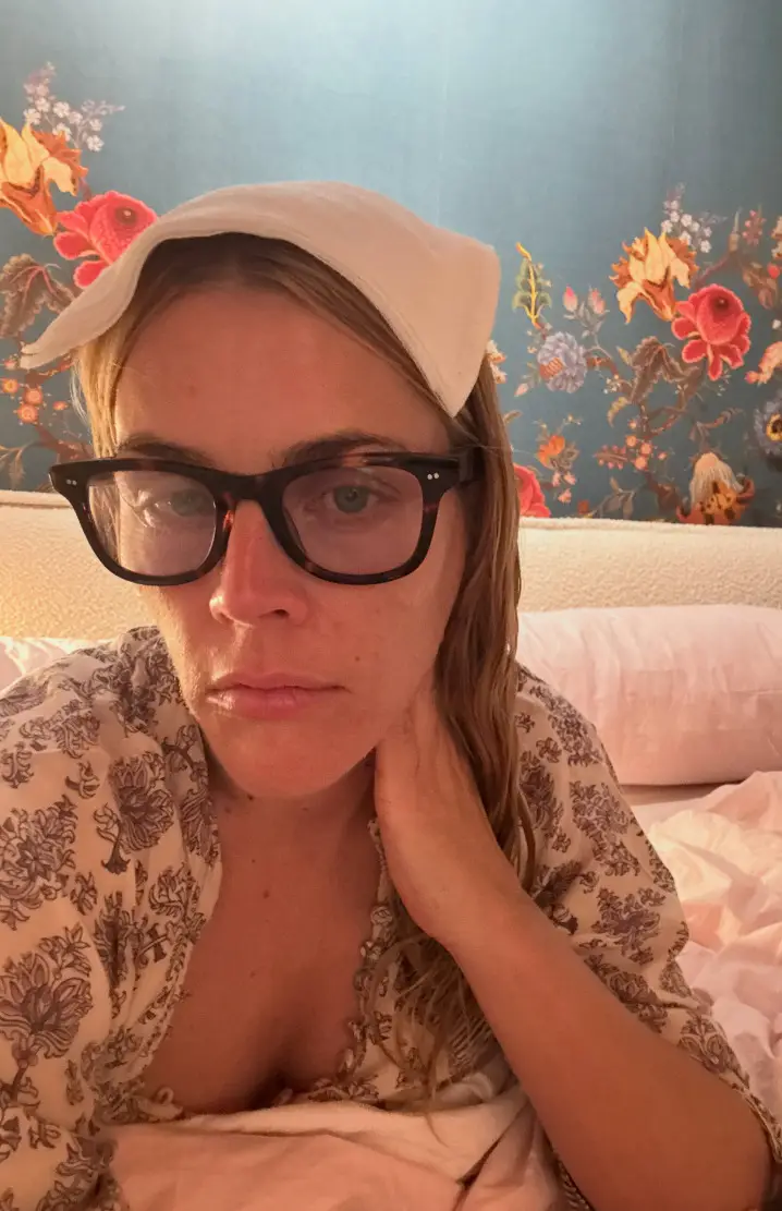 The actress has been battling a brain tumor in private over the last six months. (@busyphilipps/Instagram)