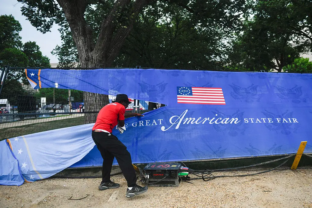 A fence begins to fall down as people are evacuated due to thunderstorms in the area at the Great American State Fair (Matthew HATCHER / AFP via Getty Images)