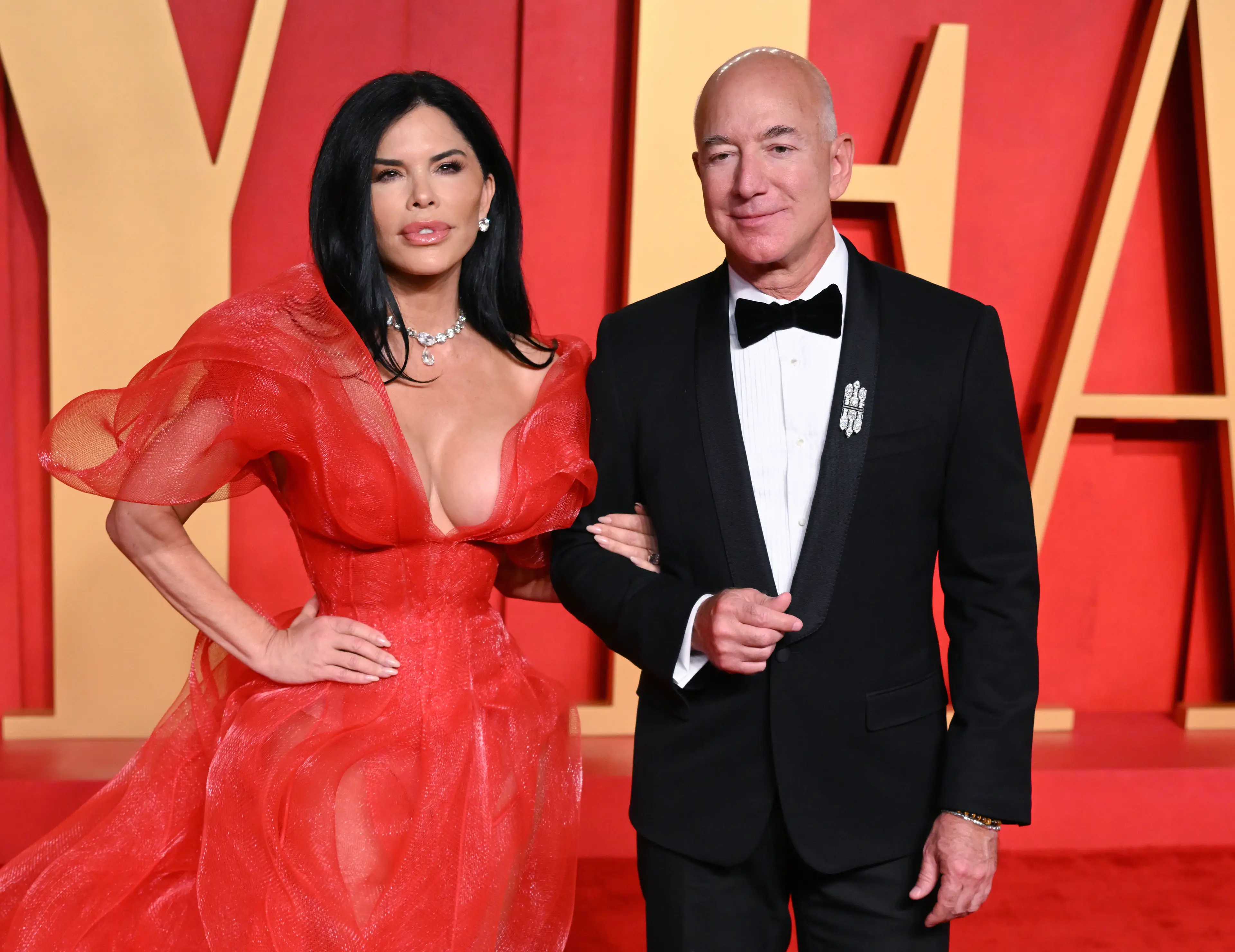 A clip of Jeff Bezos and Lauren Sánchez with Leonardo DiCaprio is still going viral online. (Getty Images/ Karwai Tang/ WireImage)