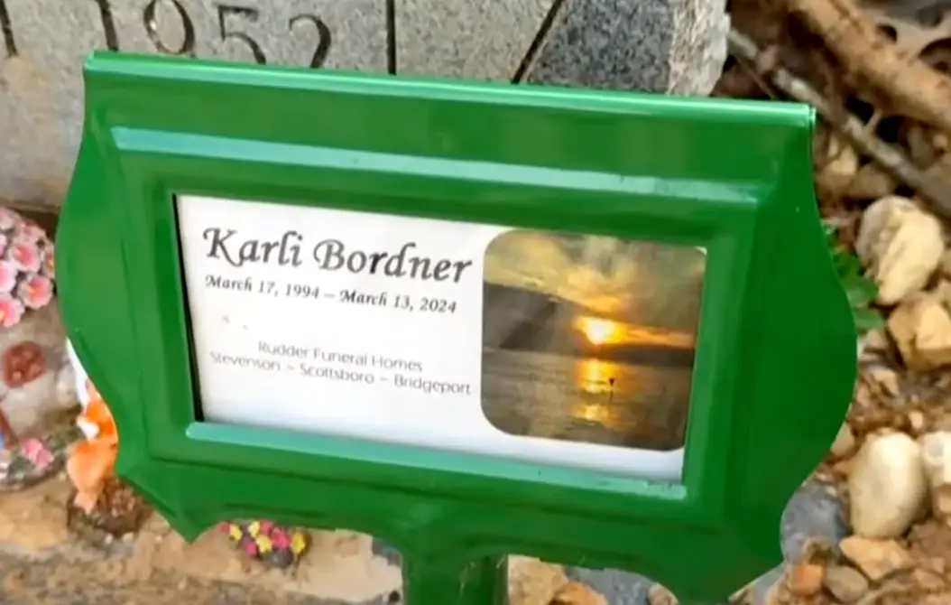 Emouree felt like her mom was being 'left out'. (CBS Evening News)