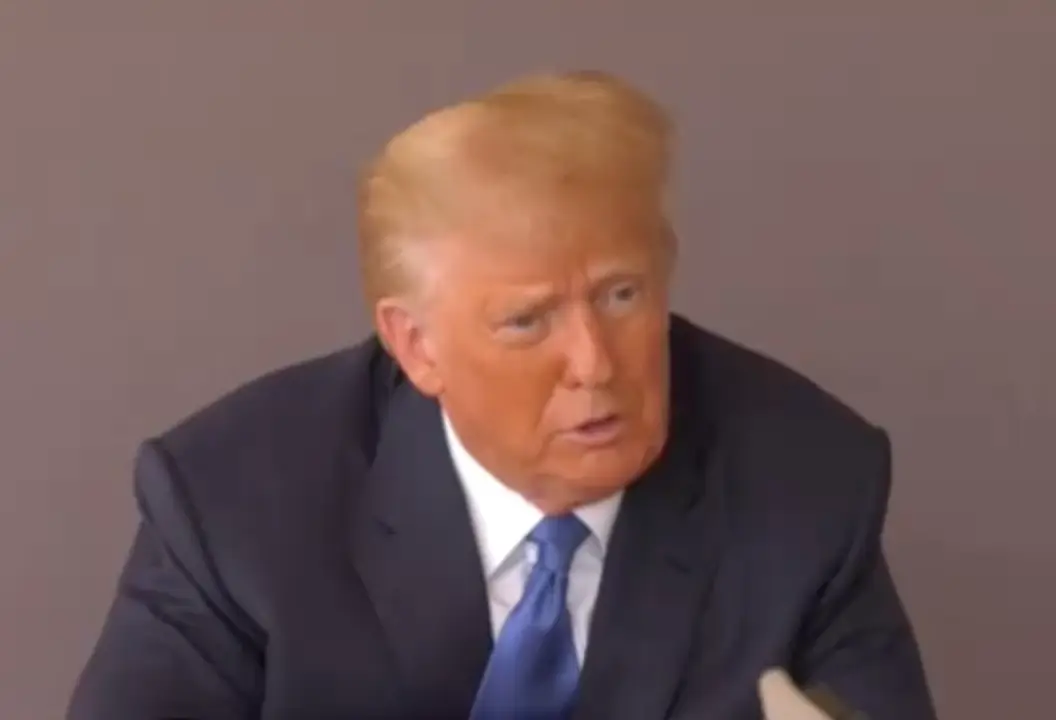 Trump didn't recognize Carroll in the photo.