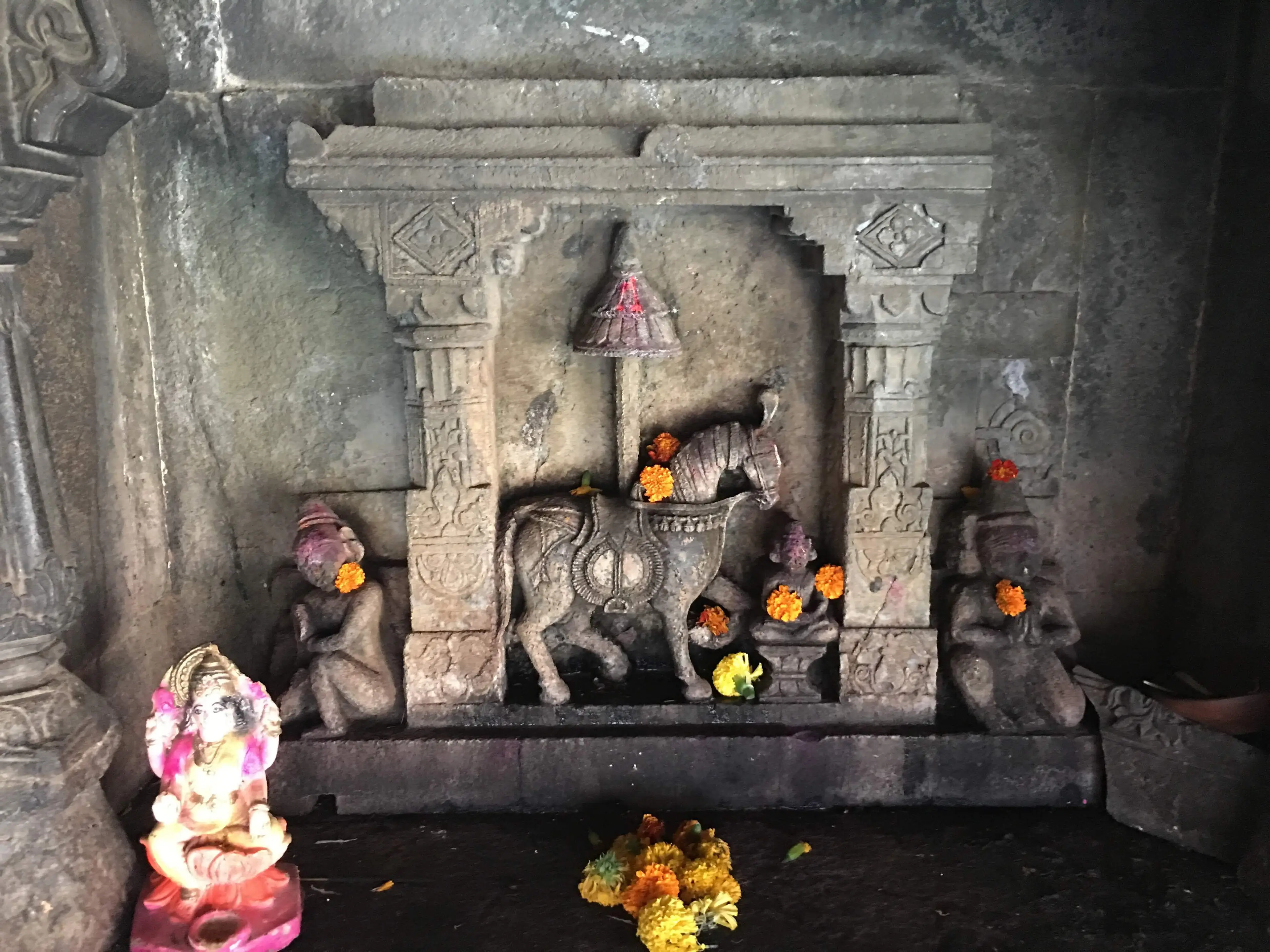 One of the idols weighed around five kilograms.