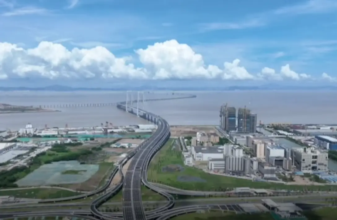 The bridge has reportedly broken 10 records (CGTN)