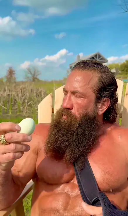 Here he's eating raw, fertilised eggs, shell and all (Instagram/liverking)