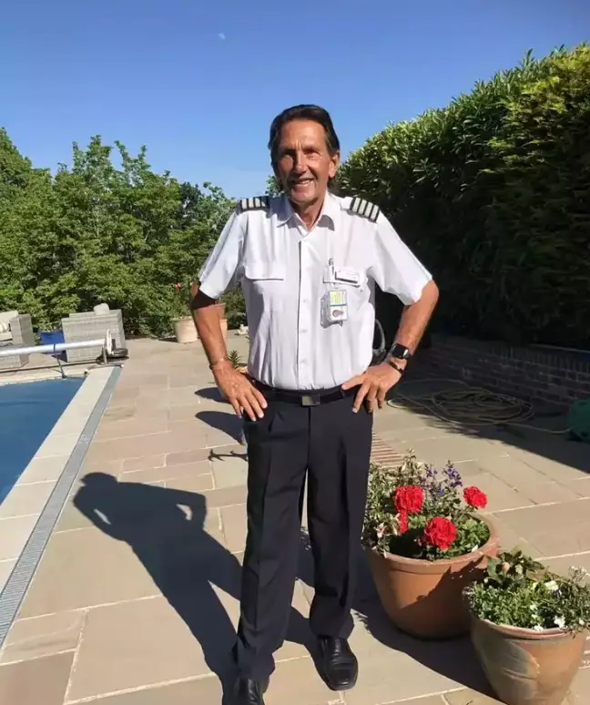 Nick Eades revealed why they use the 'brace' position (Nick Eades)