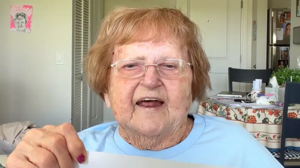 Instagram/@grandma_droniak