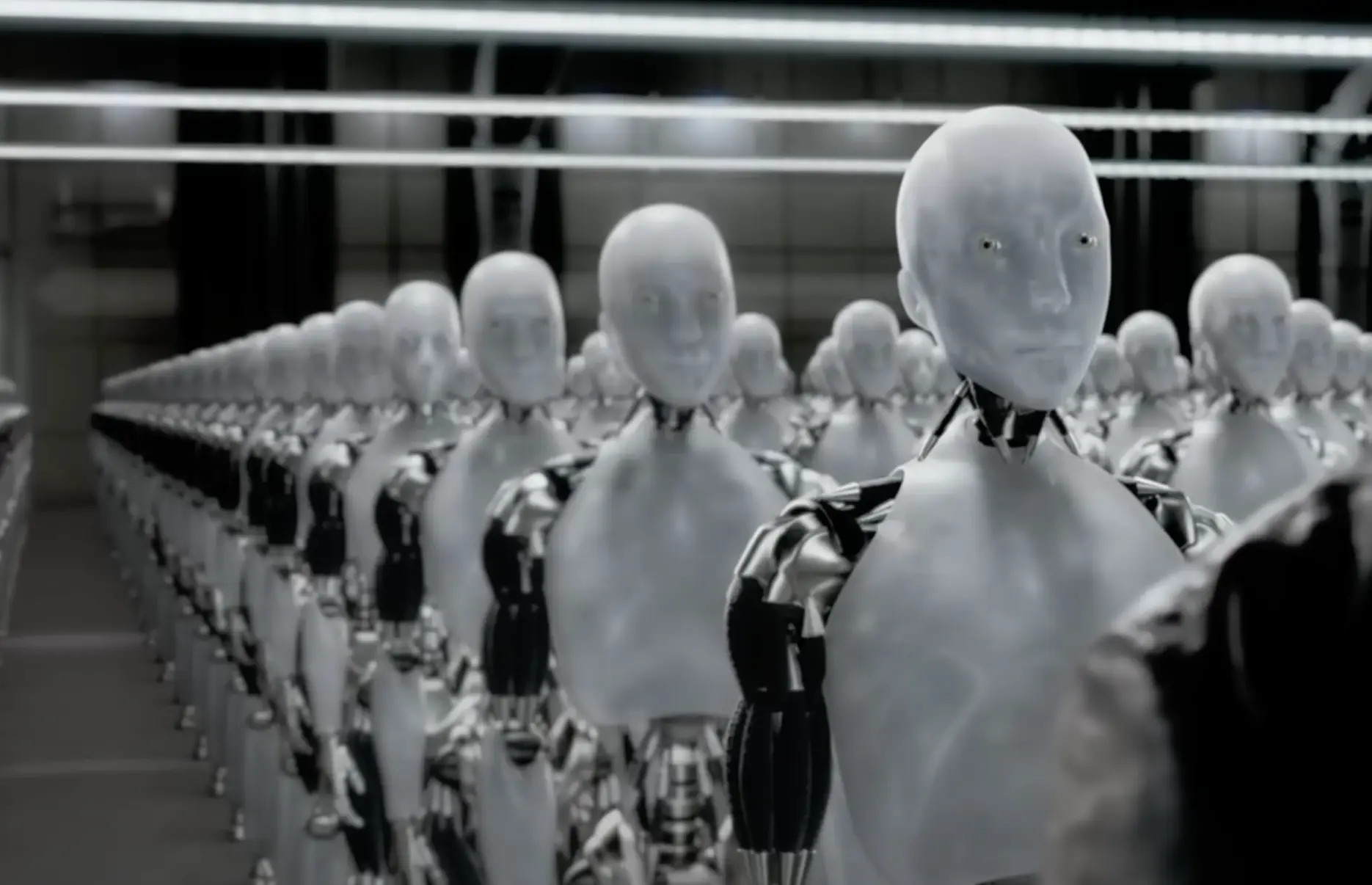 Some users noted that the Optimus robots looked seemingly similar to those in I, Robot (20th Century Studios)