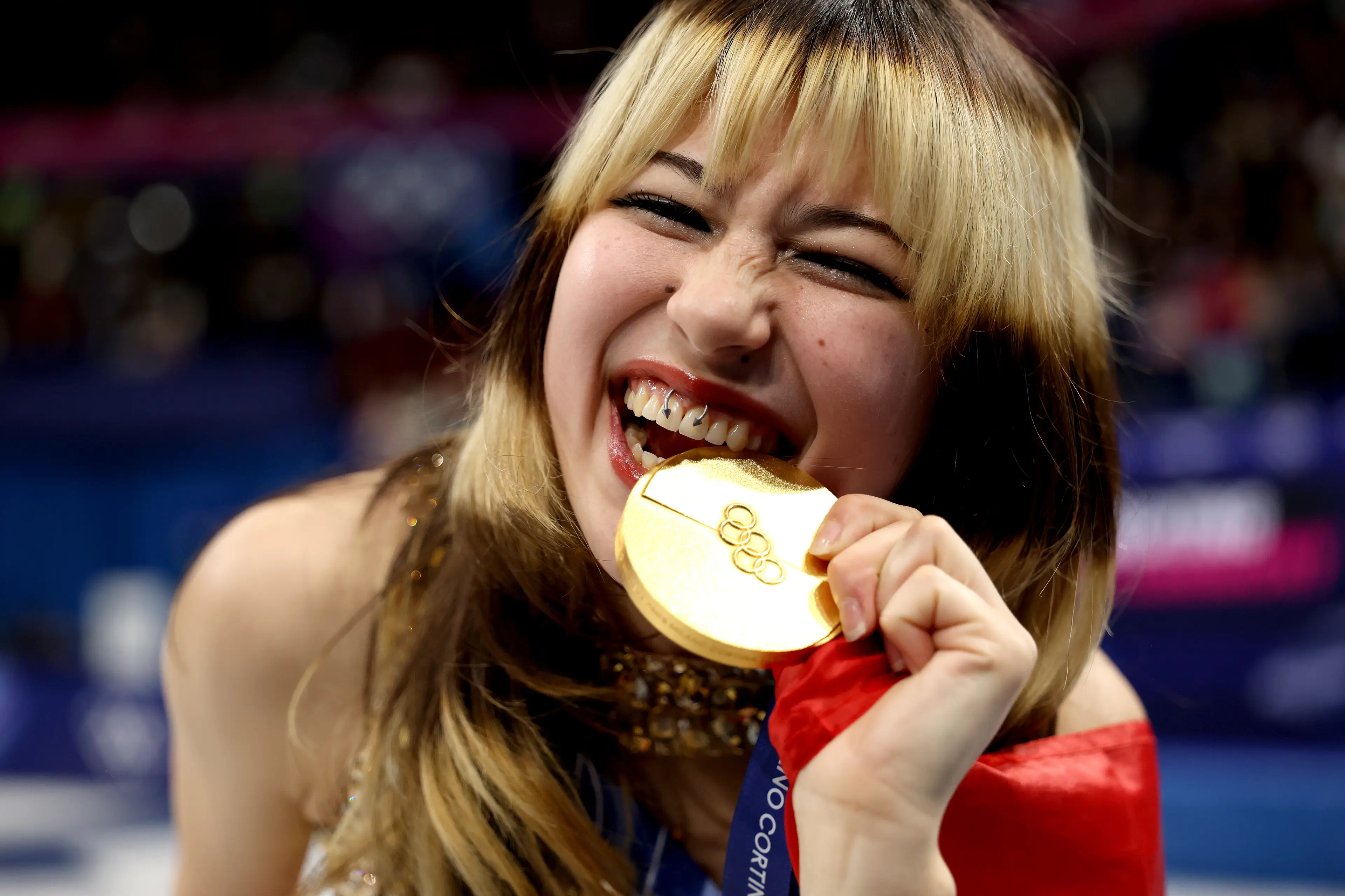 Alysa does the classic pose of taking a 'bite' out of her medal (Matthew Stockman/Getty Images)
