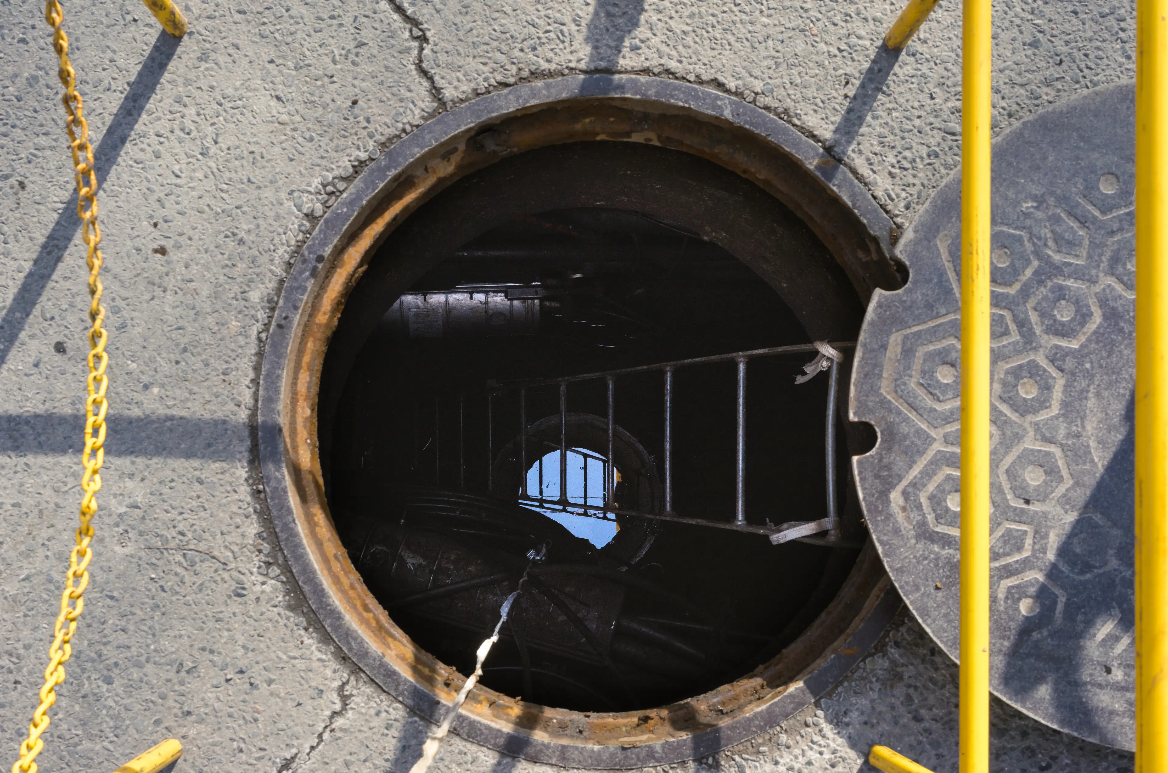 The manhole that Donike Gocaj fell into was 10ft deep and full of hot steam (Getty Stock)
