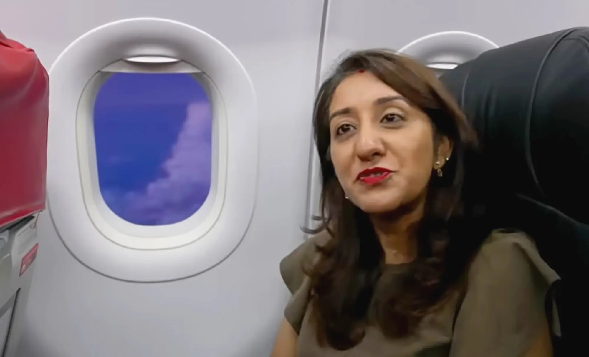 A woman has opened up about commuting to work by plane every day (Newsflash) 