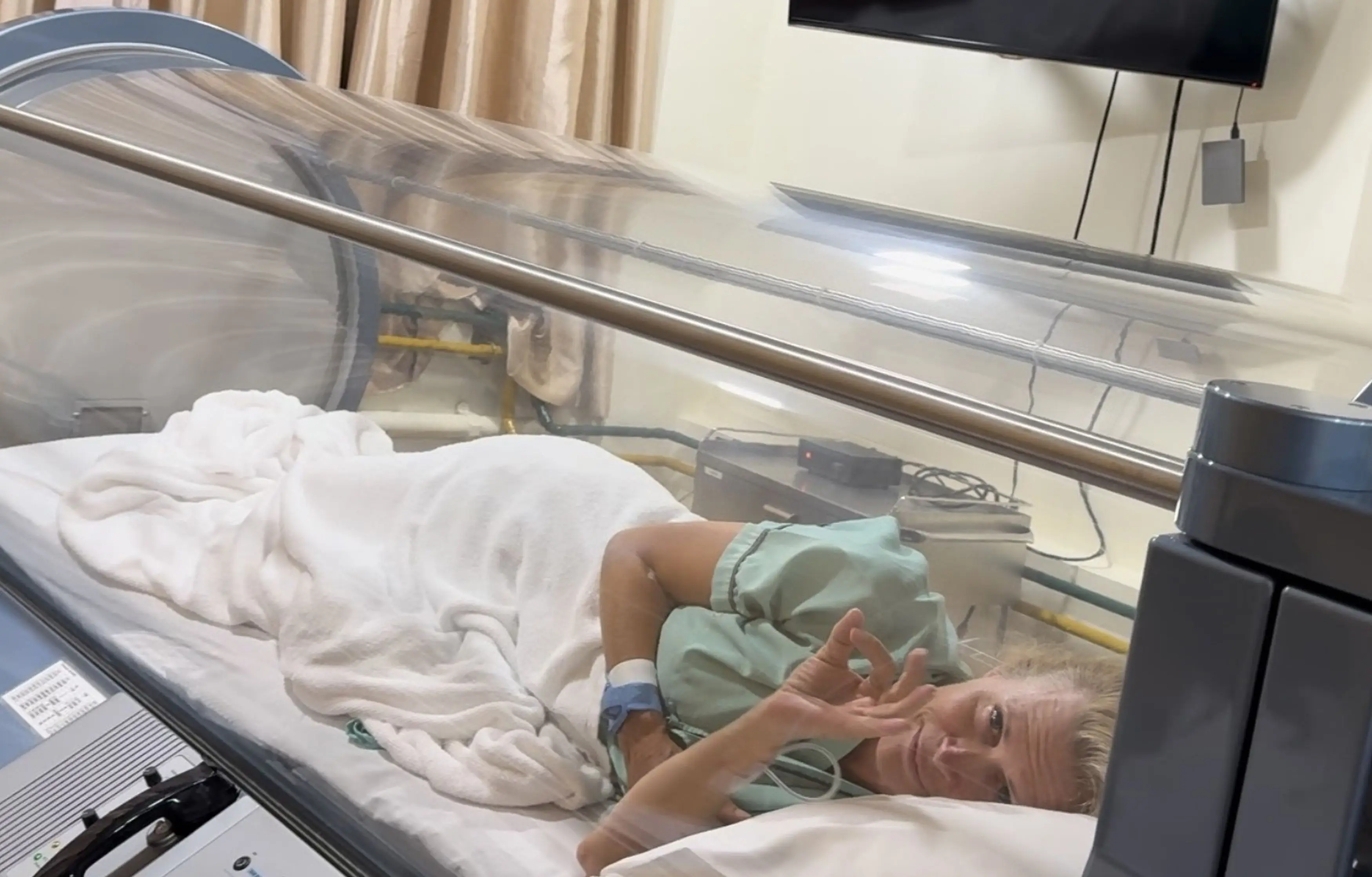 Elizabeth had to undergo multiple sessions in a chamber to try and adjust her body (Kennedy News and Media)