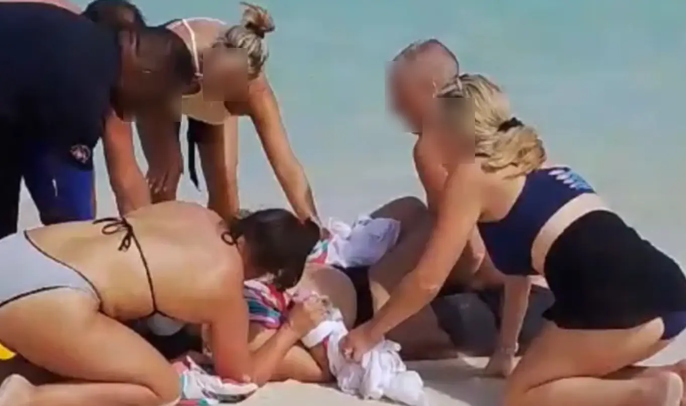 People rushed to the woman's aid once she returned to the beach (GoFundMe)