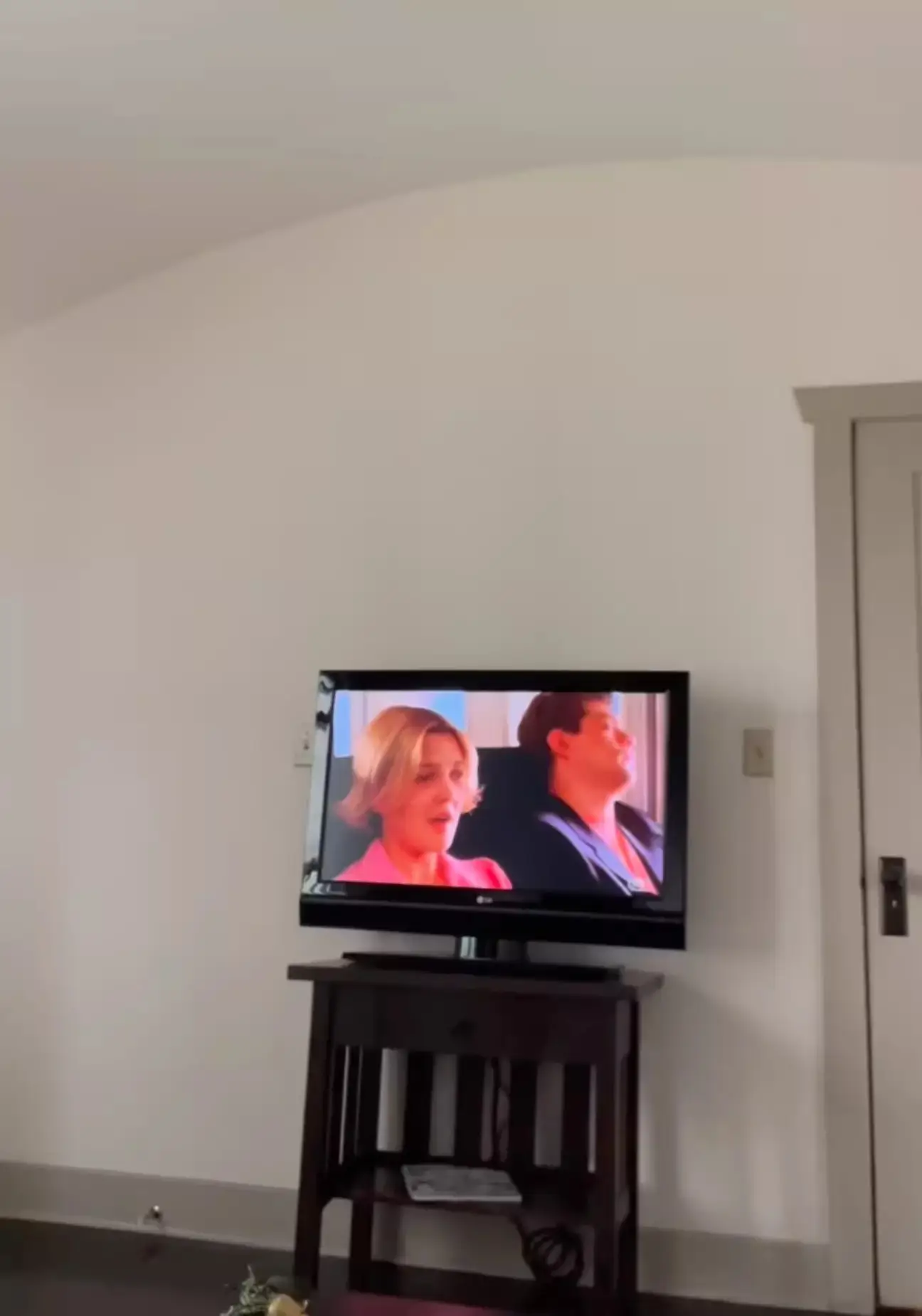 People couldn't help but raise questions about Barrymore's TV (Instagram/@drewbarrymore) 