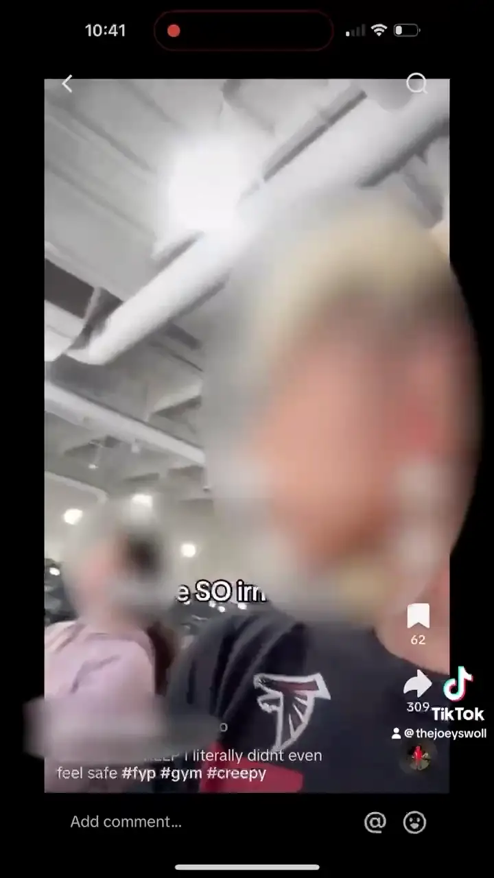 The gymgoer was annoyed the woman used the treadmill next to him (X/@TheJoeySwoll)