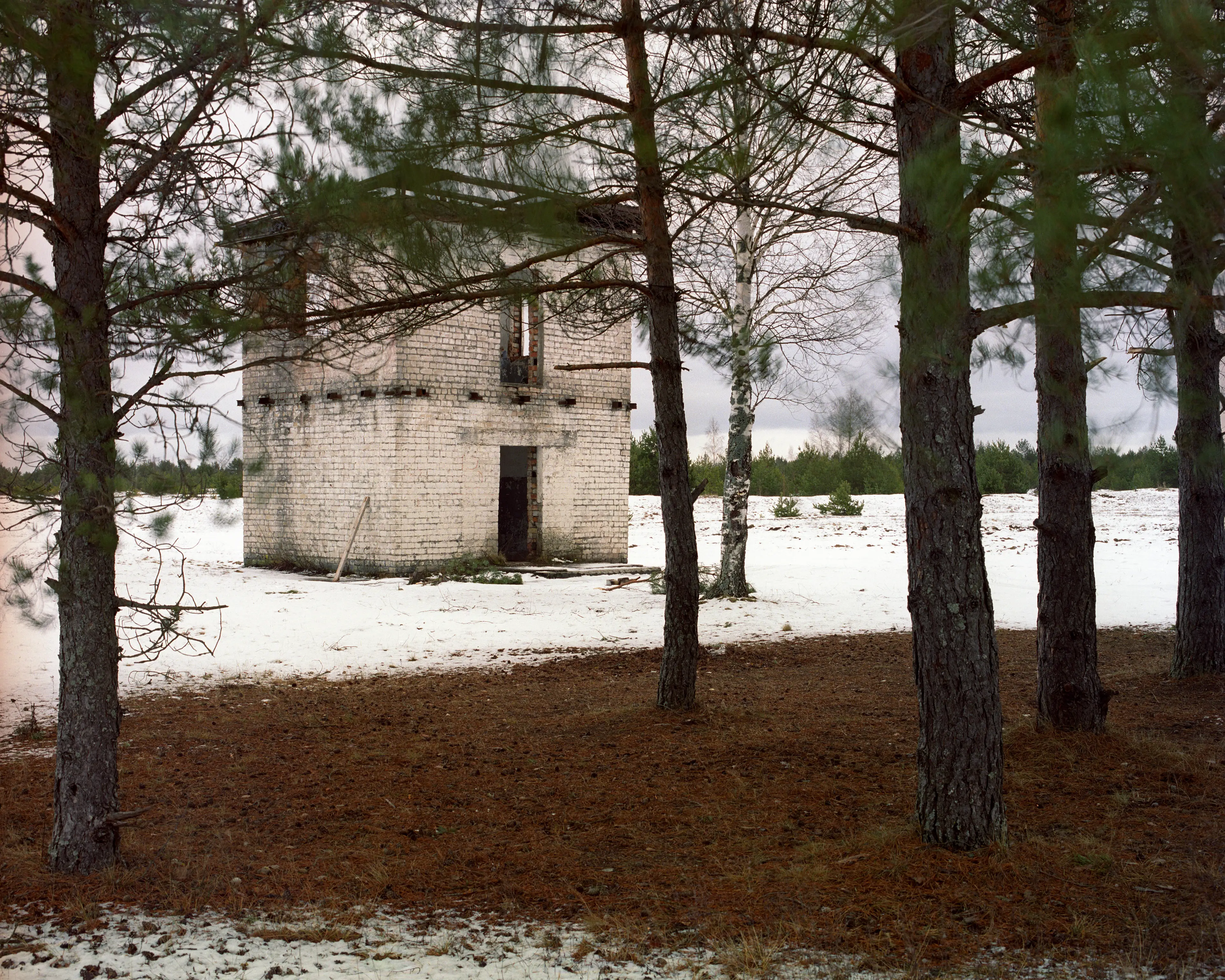 The sniper's gun is faced towards the camera (Simon Menner)