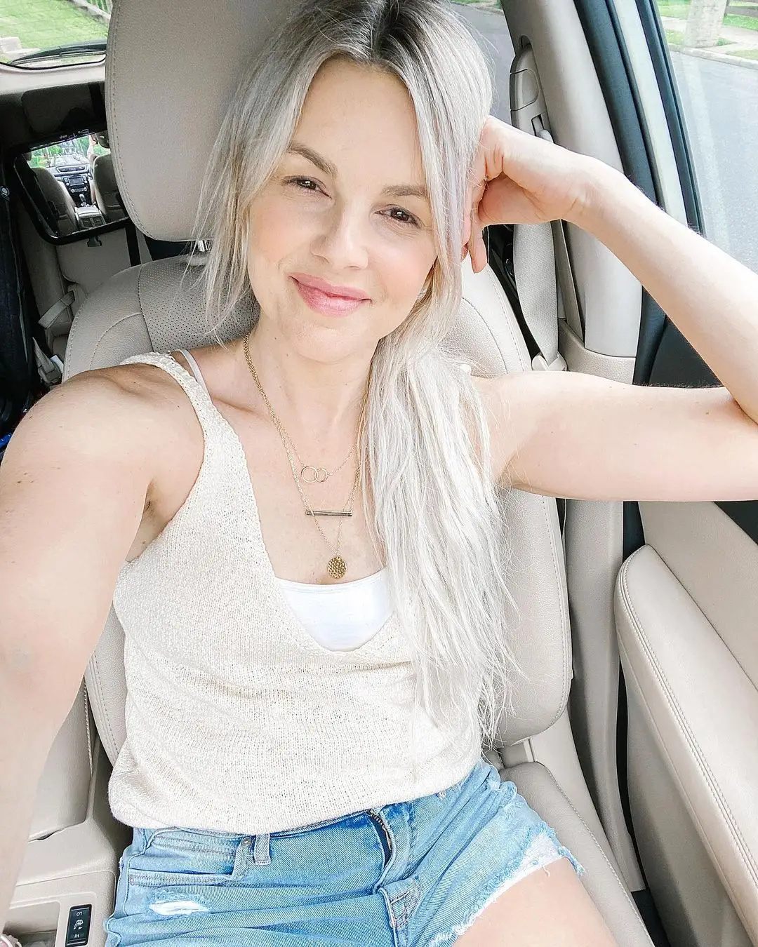 Ali Fedotowsky said that Jake Gyllenhaal once made her cry on the red carpet.