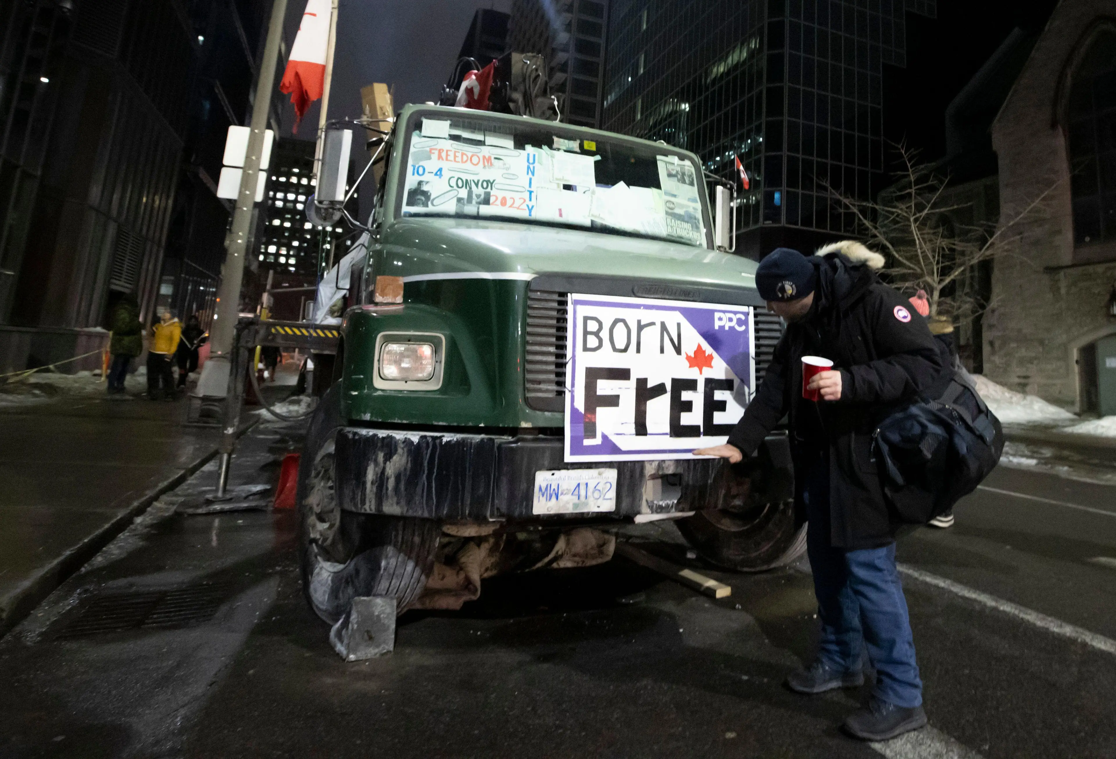 Truck drivers in Canada (Alamy)