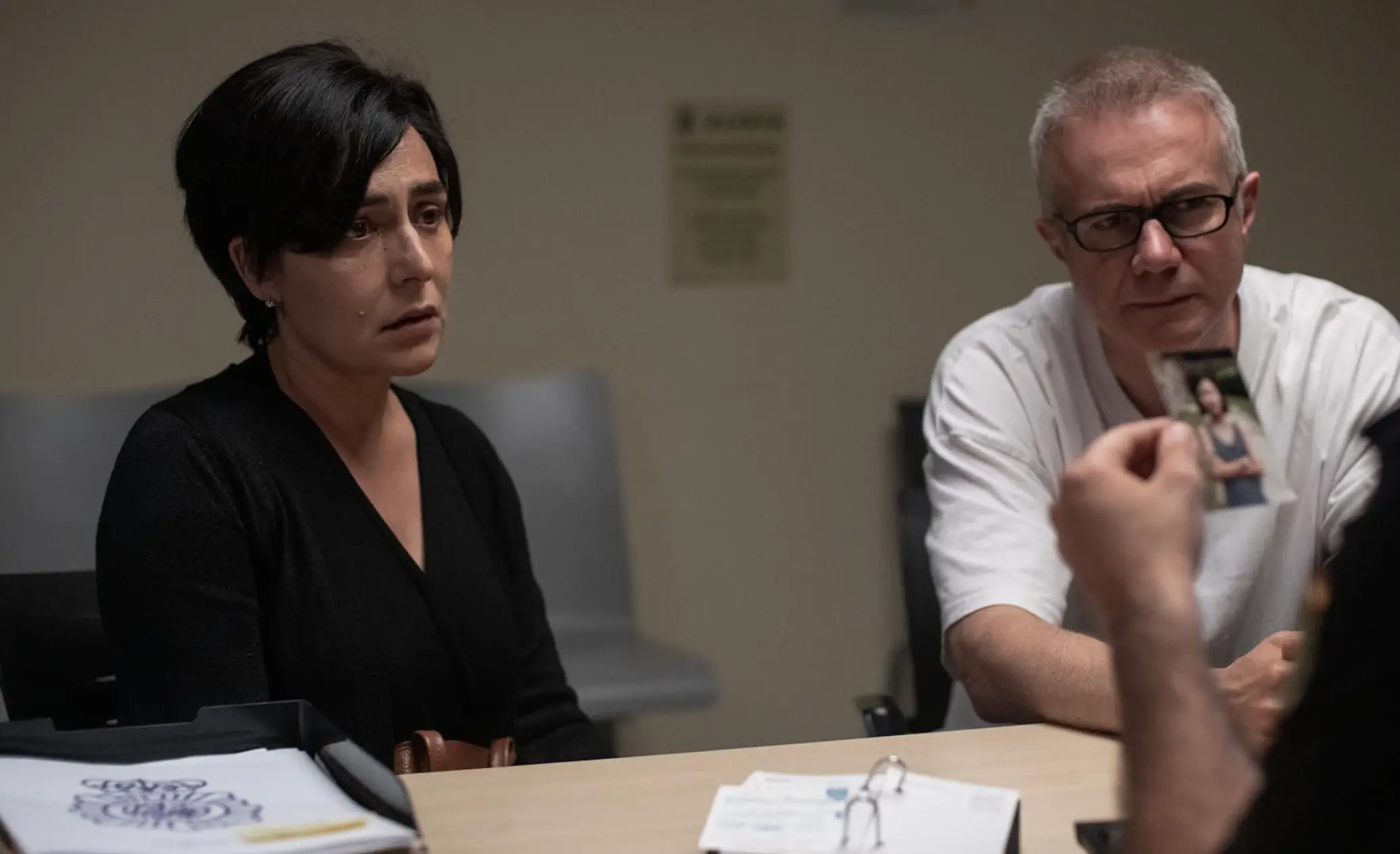 Candela Pena and Tristian Ulloa play Porto and Basterra in the show. (Netflix)