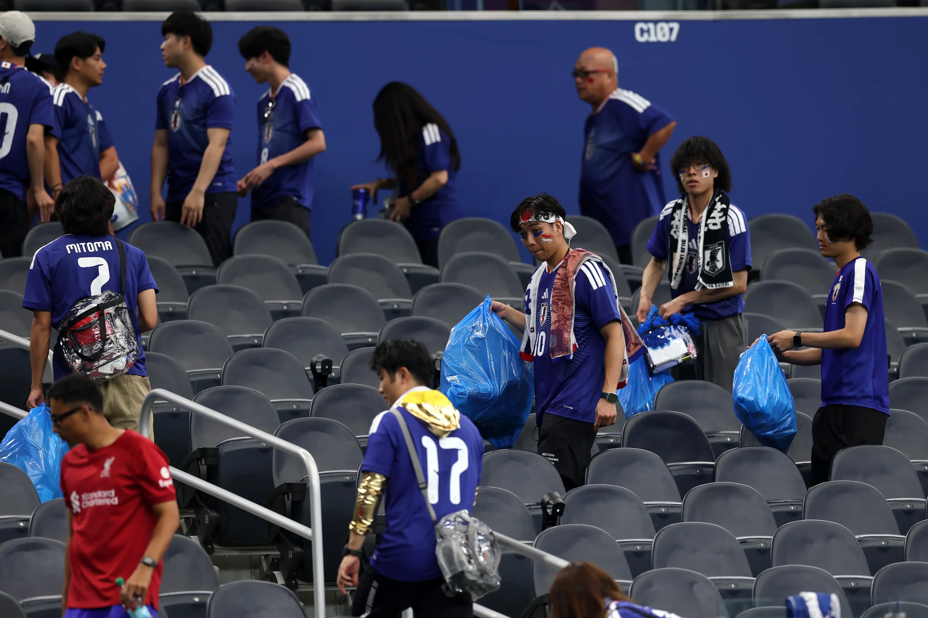 The fans have been praised for the 'inspiring' gesture (Michael Steele/Getty Images)