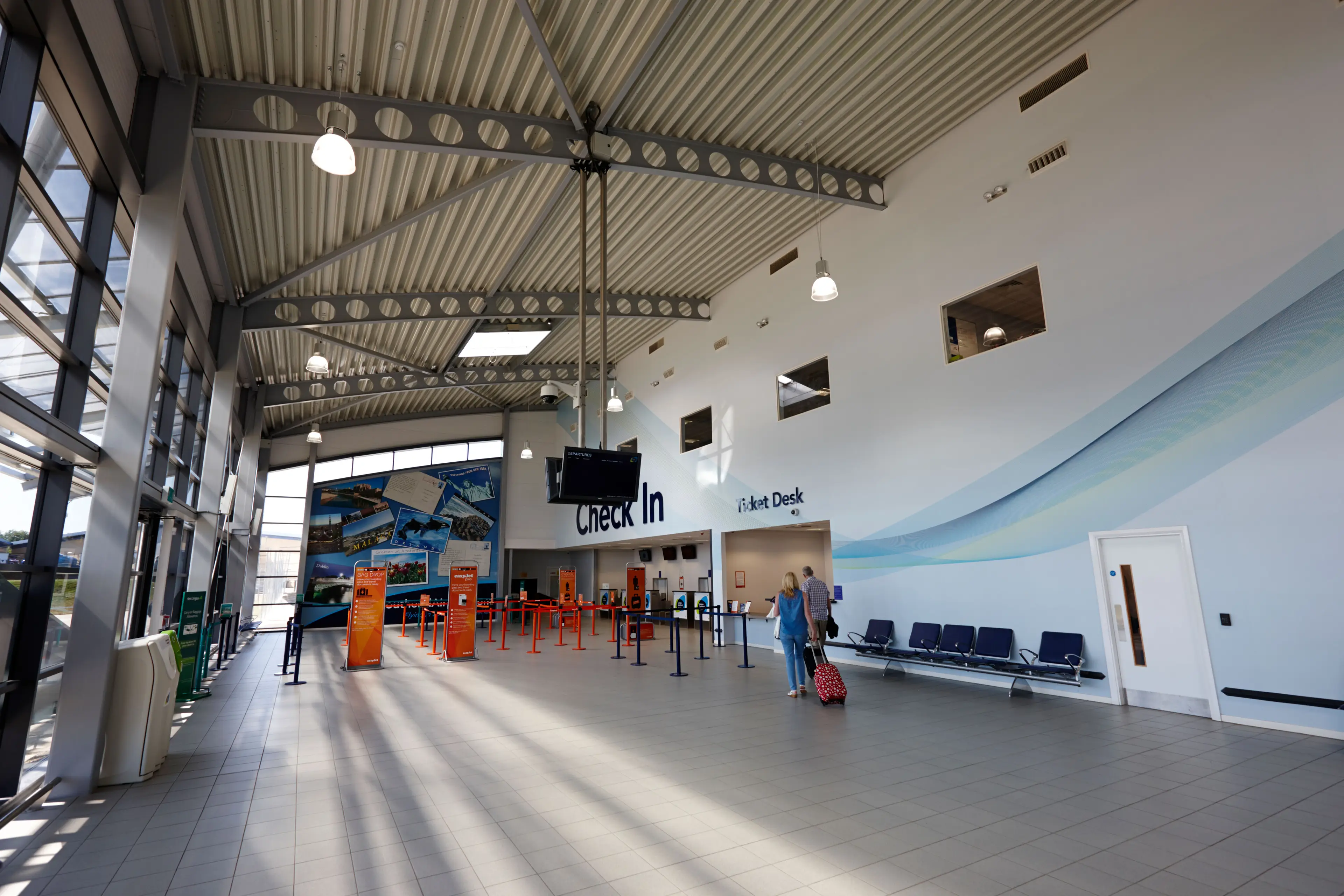 Should airport workers expect tips?