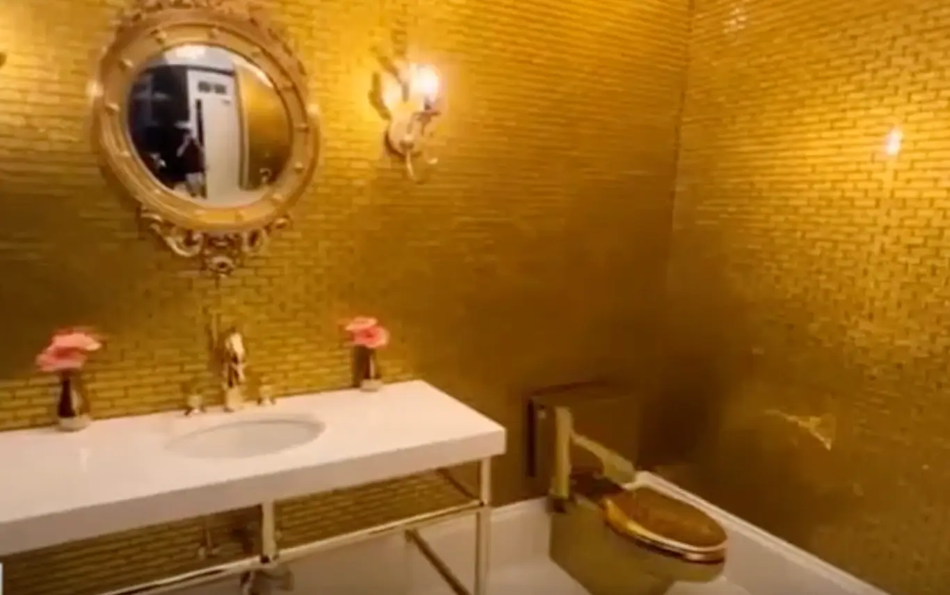 Tucker Carlson called the golden bathroom incredible (Fox News)