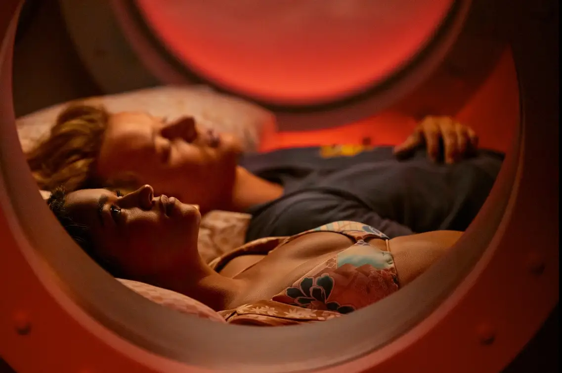 The actors are in a relationship on-screen (Netflix) 