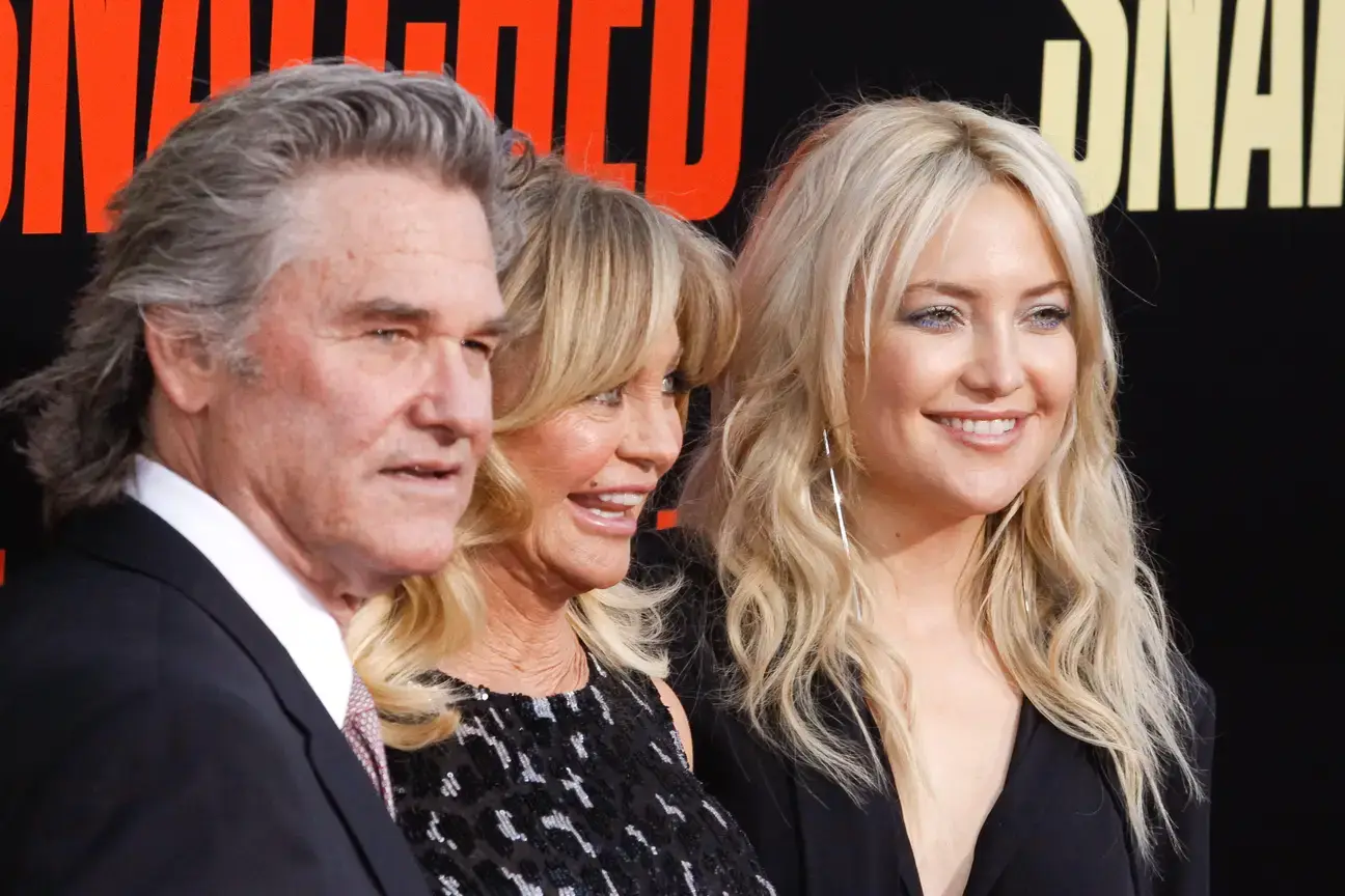 Kate Hudson with Goldie Hawn and Kurt Russell.