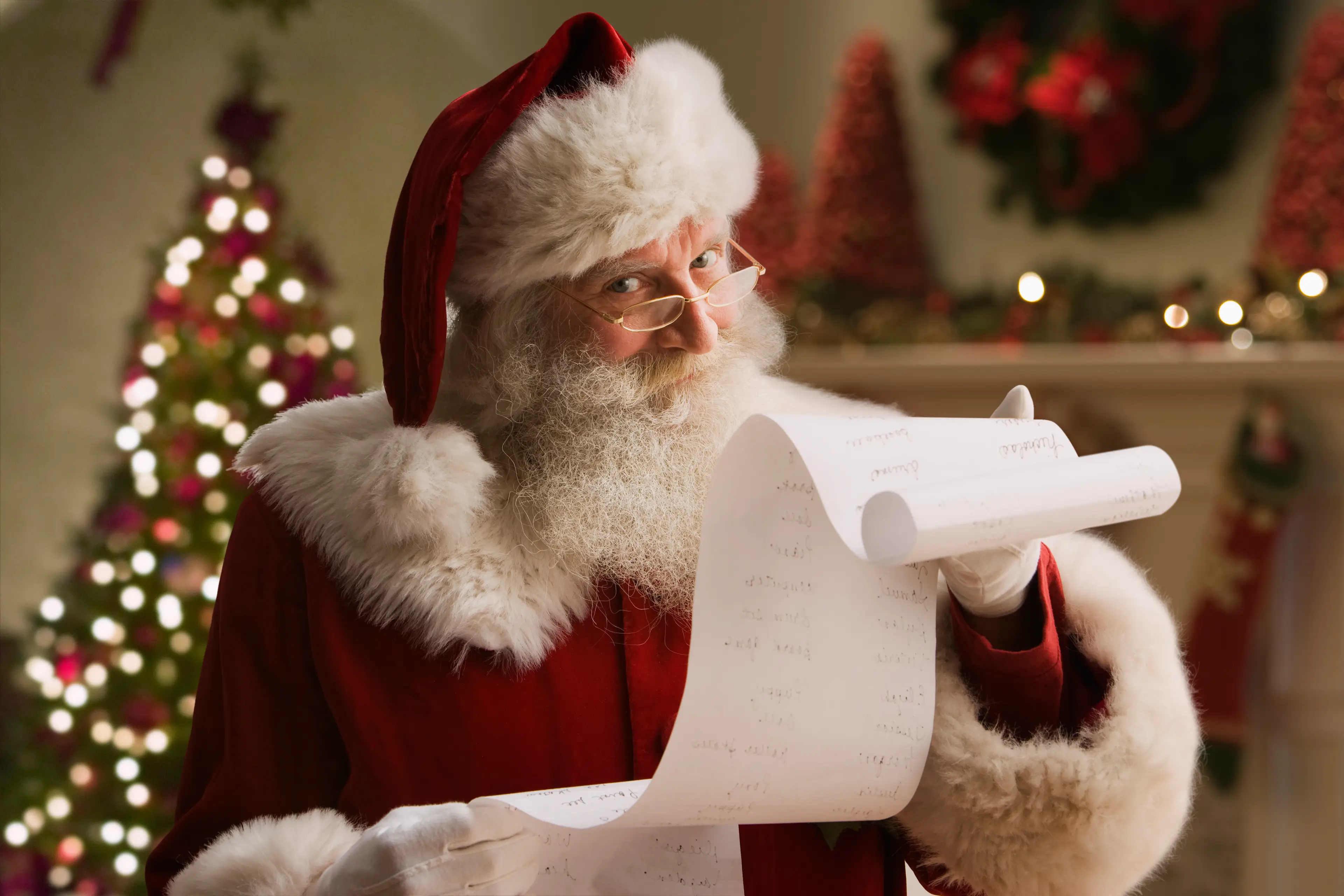 An expert says parents should tell their kids that Santa exists (Getty Stock Photo)
