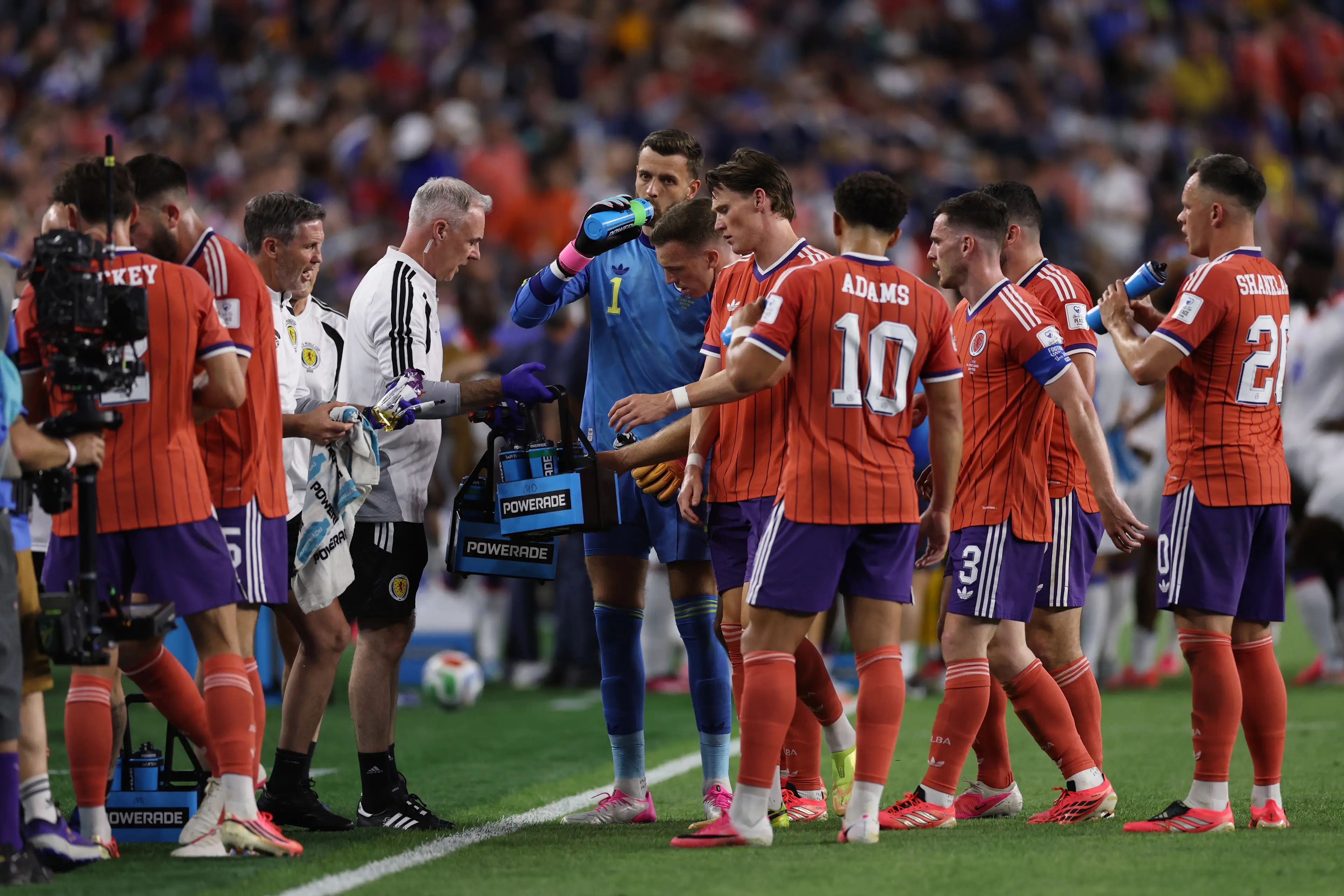 Hydration breaks are happening at every World Cup game (Buda Mendes/Getty Images)