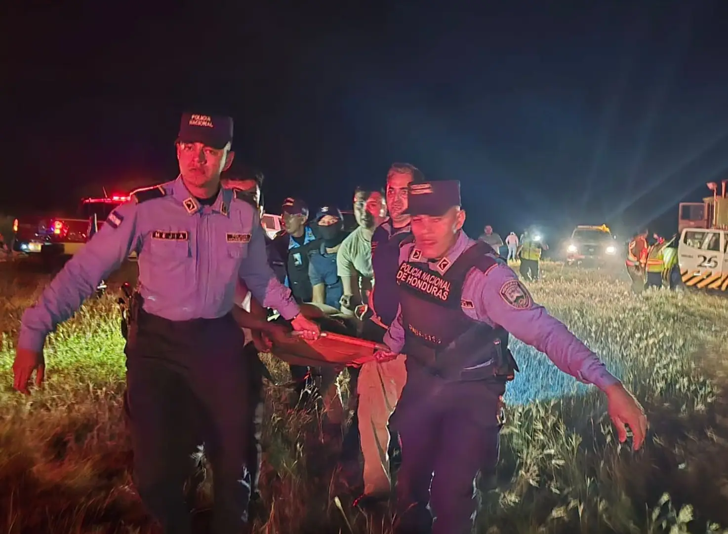 Police attempting to recover survivors and bodies after a crash on Monday in Honduras (Honduras National Police)