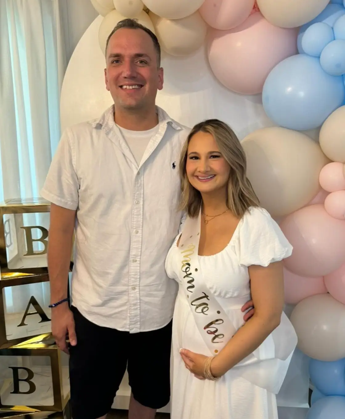 Gypsy Rose with boyfriend Ken Urker at their gender reveal party. (Instagram/@gypsy.rose.blanchard.insta)